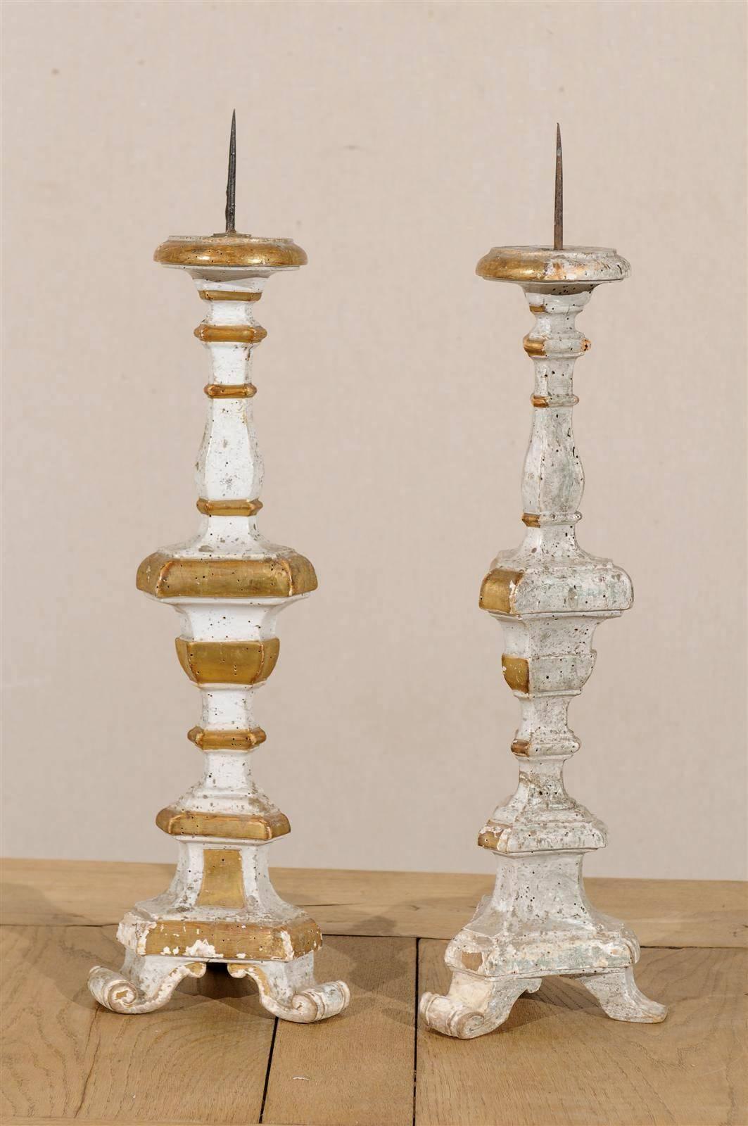 Pair of Italian 19th Century Painted Cream and Gilded Wood Candlesticks For Sale 3