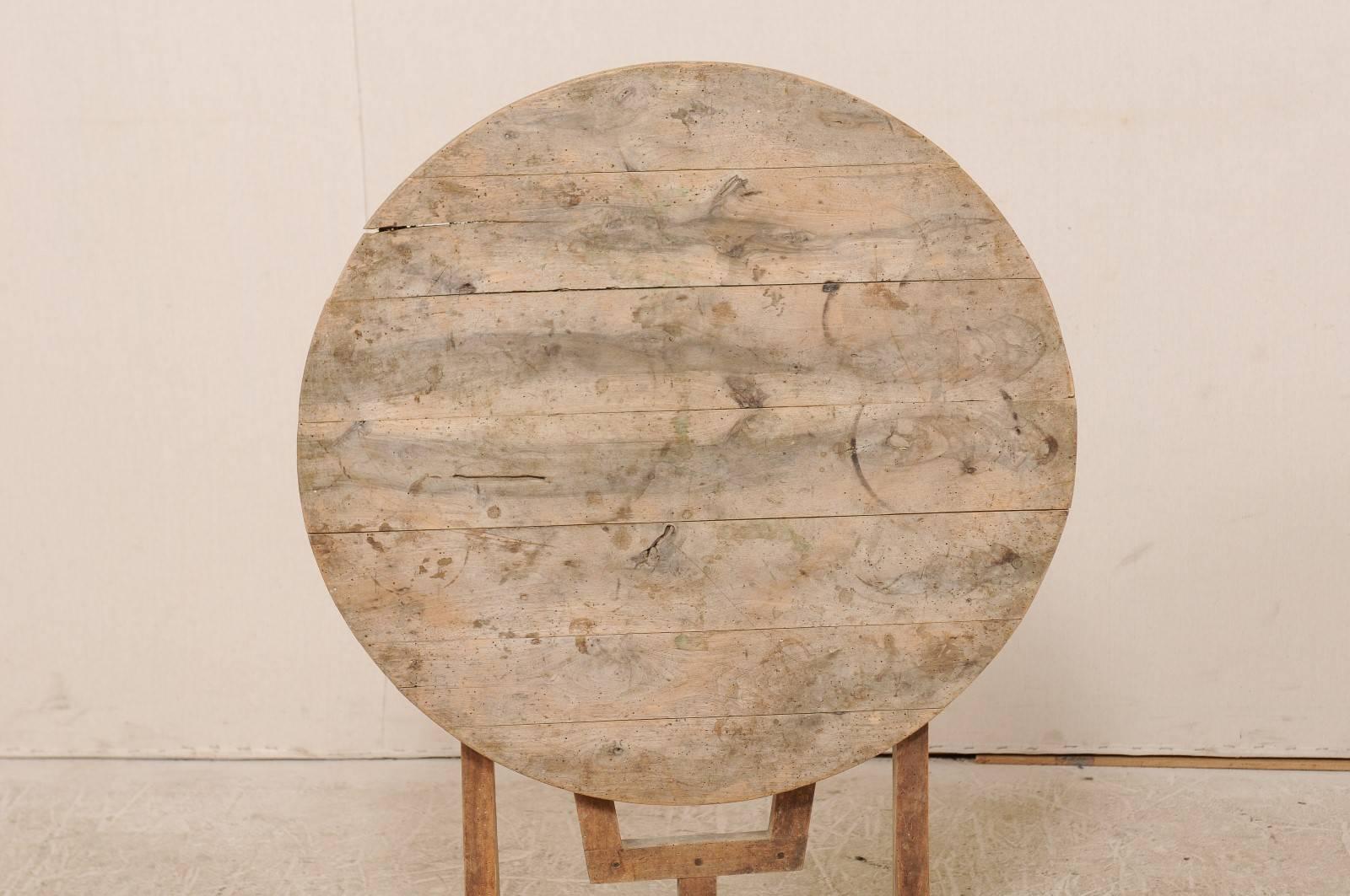 small round wine table