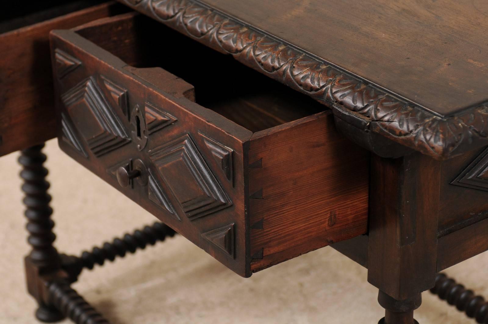 Spanish Early 18th Century Walnut Wood Desk with Spindled Legs and Box Stretcher In Good Condition In Atlanta, GA