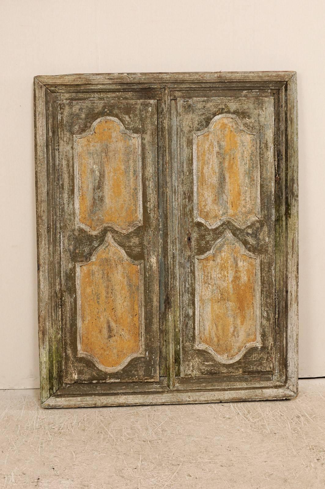 Carved Pair of Italian 18th Century Doors in Original Casing with Grey and Beige Tones