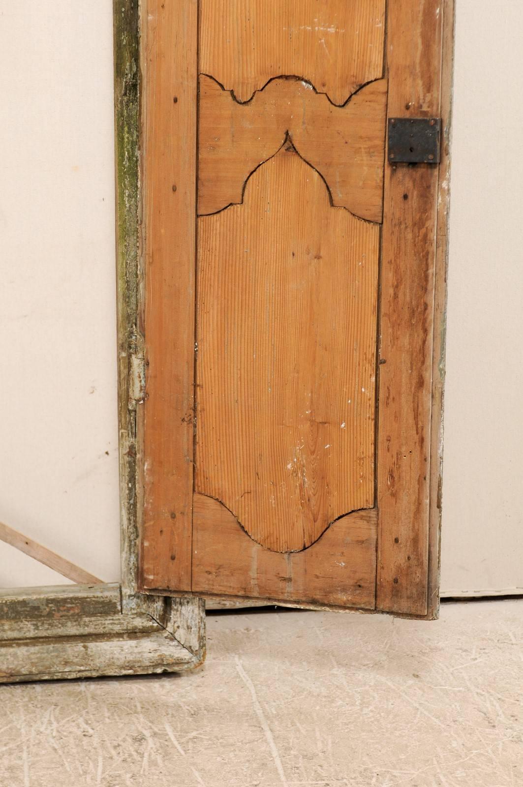 Pair of Italian 18th Century Doors in Original Casing with Grey and Beige Tones 3