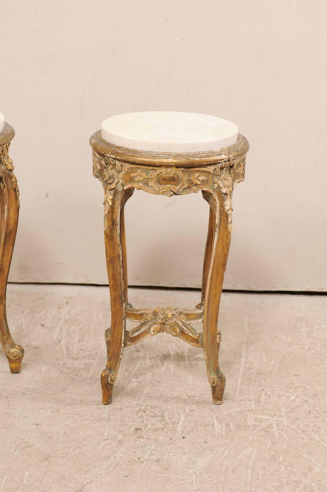 Pair of French Midcentury Carved Giltwood Round Marble-Top Occasional Tables In Good Condition In Atlanta, GA