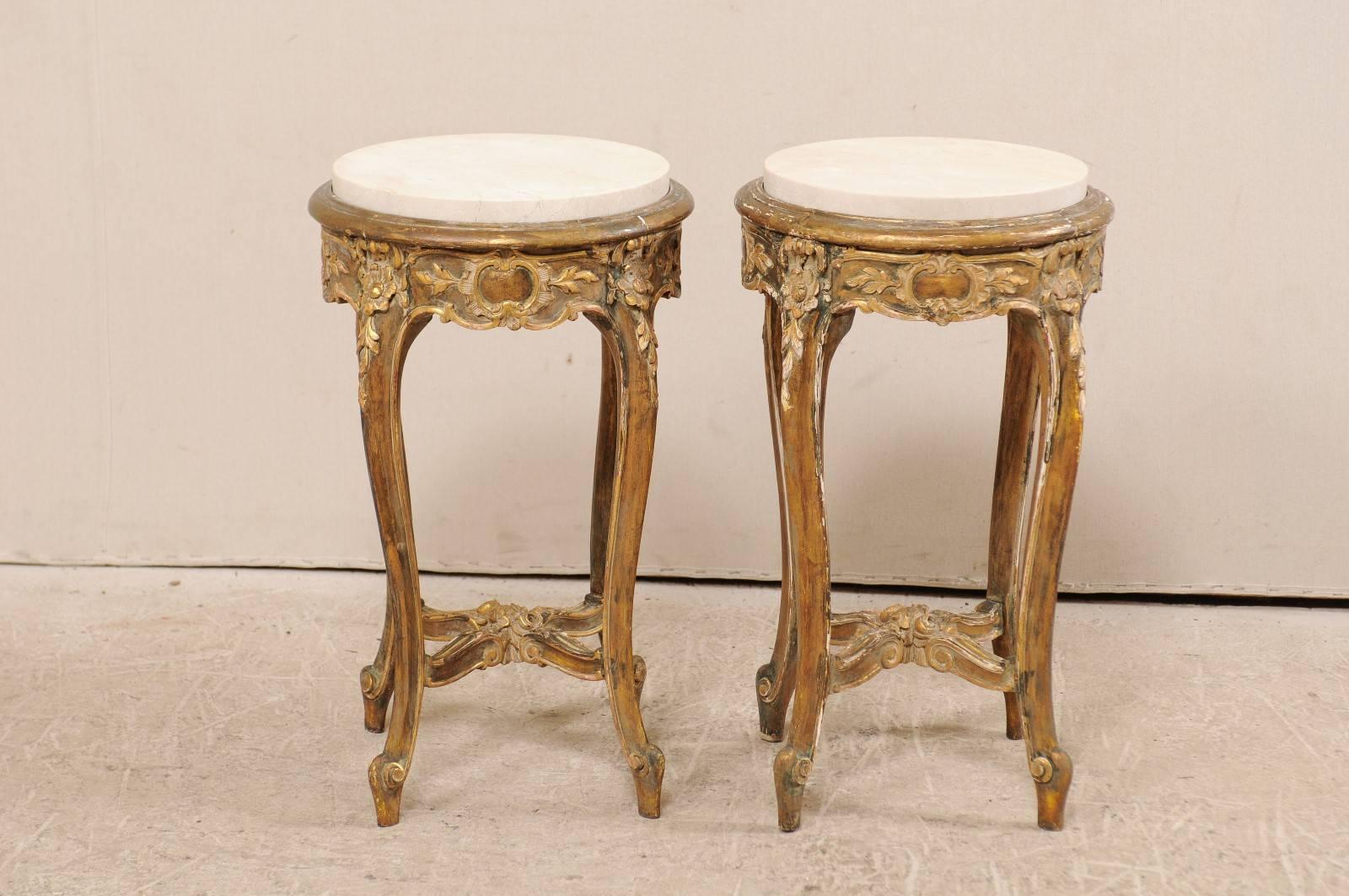 Pair of French Midcentury Carved Giltwood Round Marble-Top Occasional Tables 4