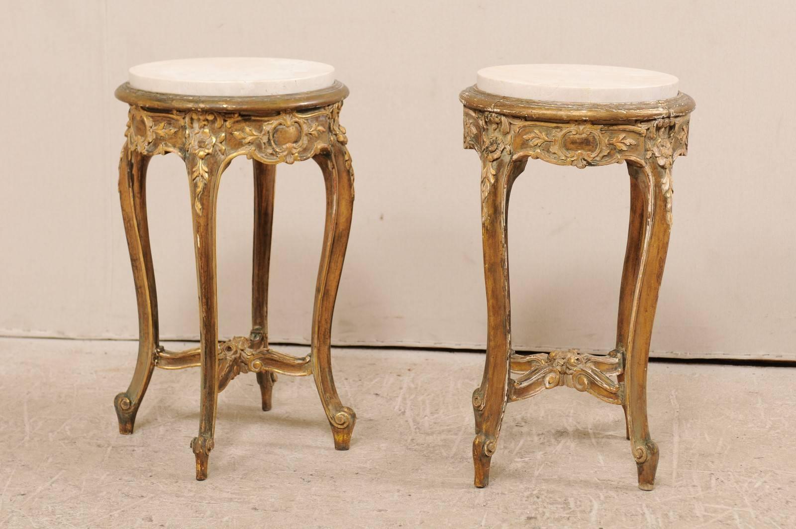 Pair of French Midcentury Carved Giltwood Round Marble-Top Occasional Tables 5