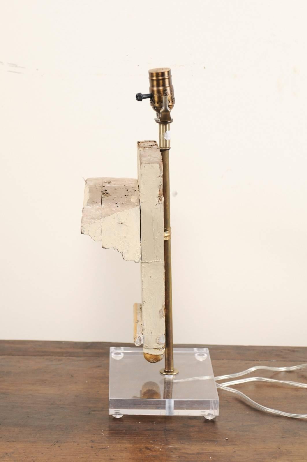 Lampada da tavolo frammentaria italiana del XIX secolo in crema dipinta con accenti dorati in vendita 2