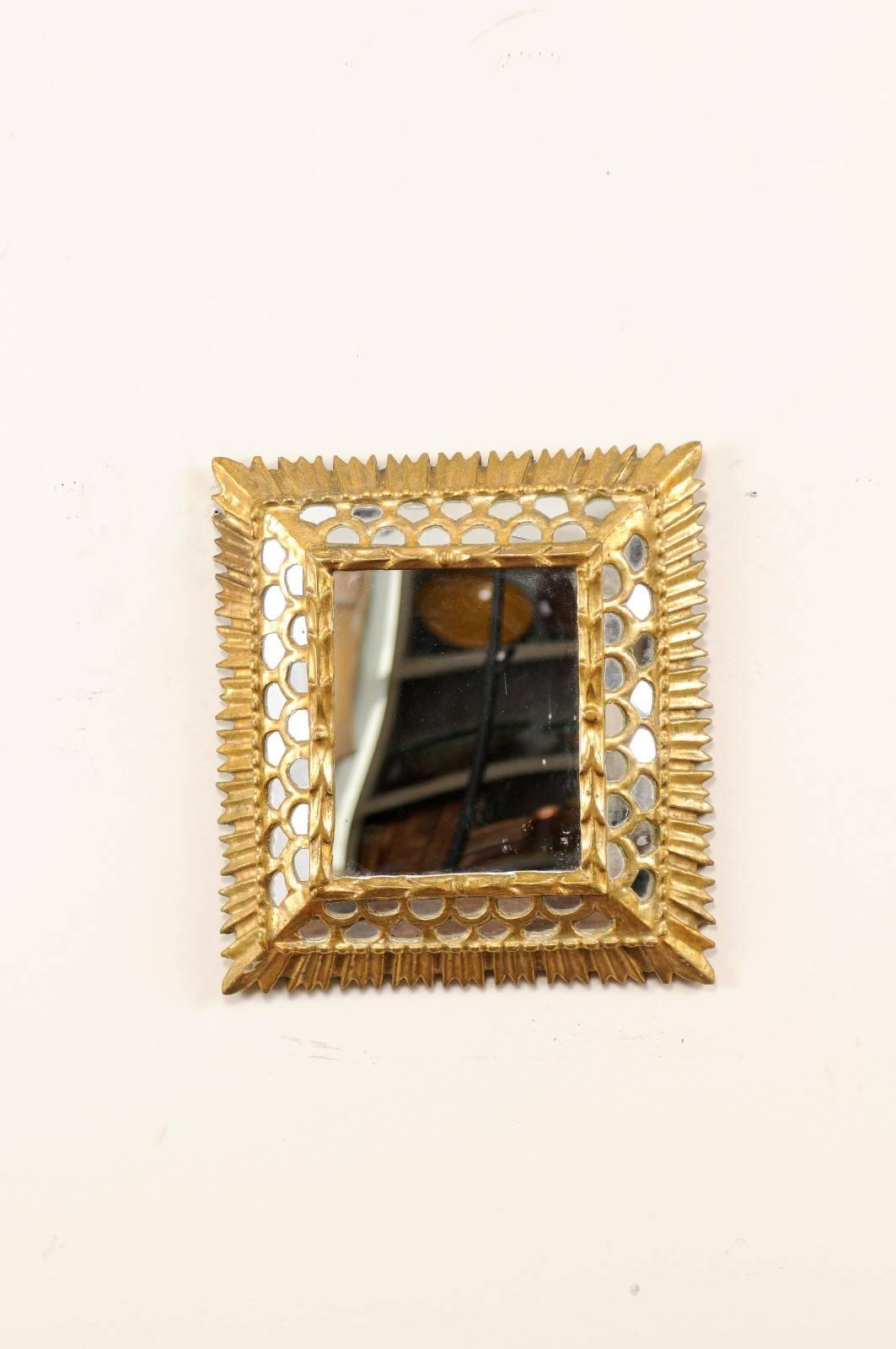 Small European Gilded Mirror with Raised Centre and Honeycomb Pattern Surround In Good Condition In Atlanta, GA