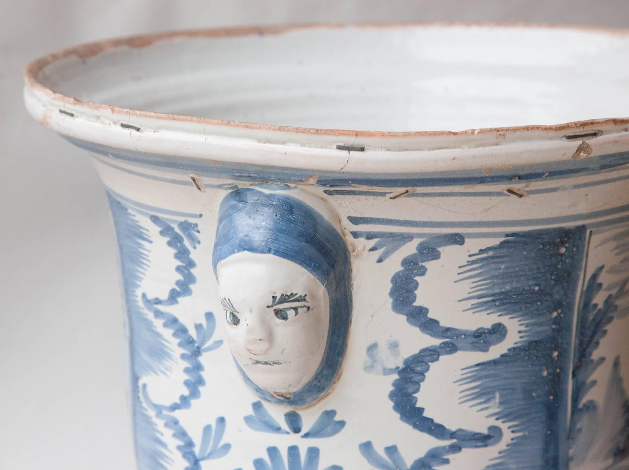 Large 18th Century Blue And White Cache Pot In Good Condition In London, GB
