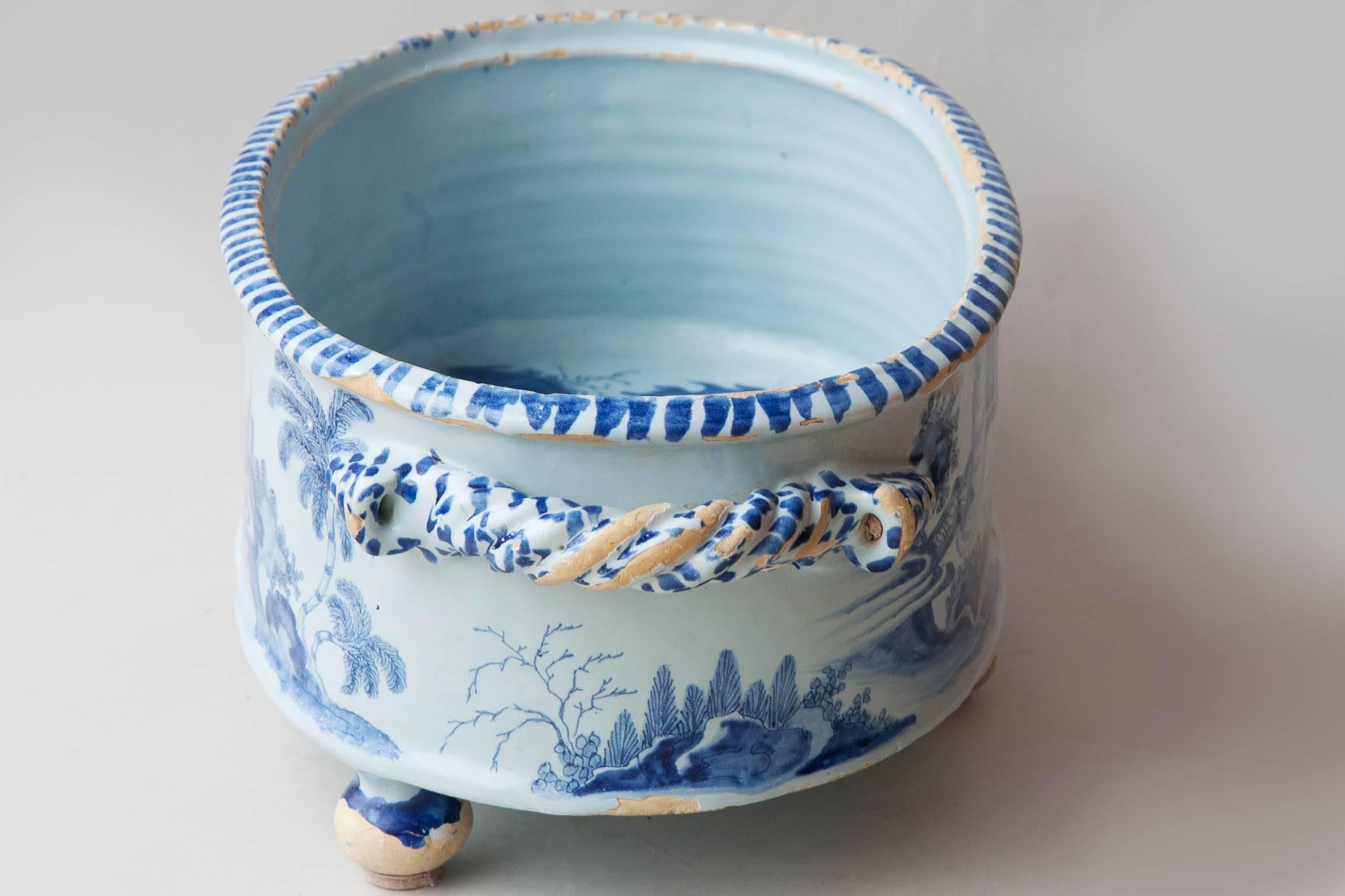 A Rare Nevers Faience Two Handled Chinoiserie Jardiniere In Good Condition In London, GB