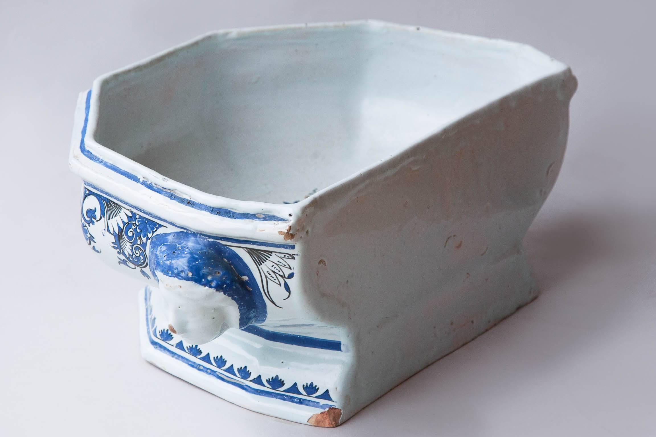 18th Century Rouen Blue And White Faience Wall Fountain Base In Good Condition In London, GB