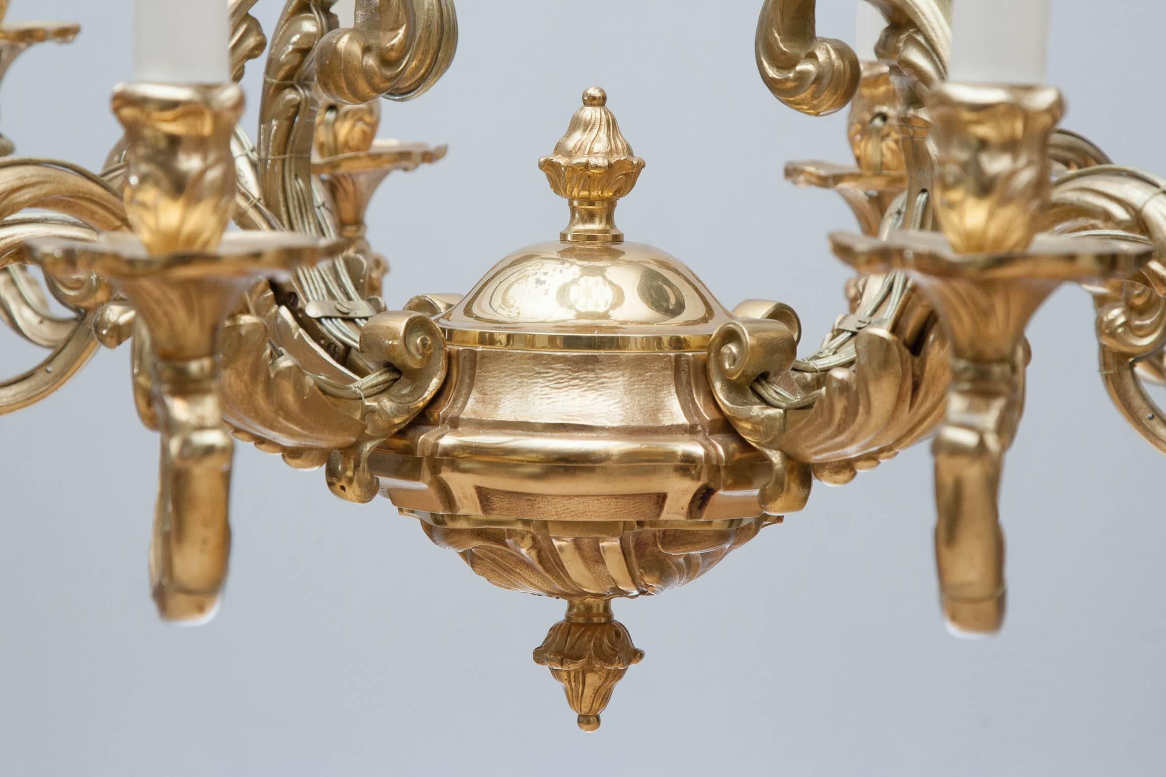 French Régence Style Gilt Bronze Twelve-Arm Chandelier, France, circa 1880