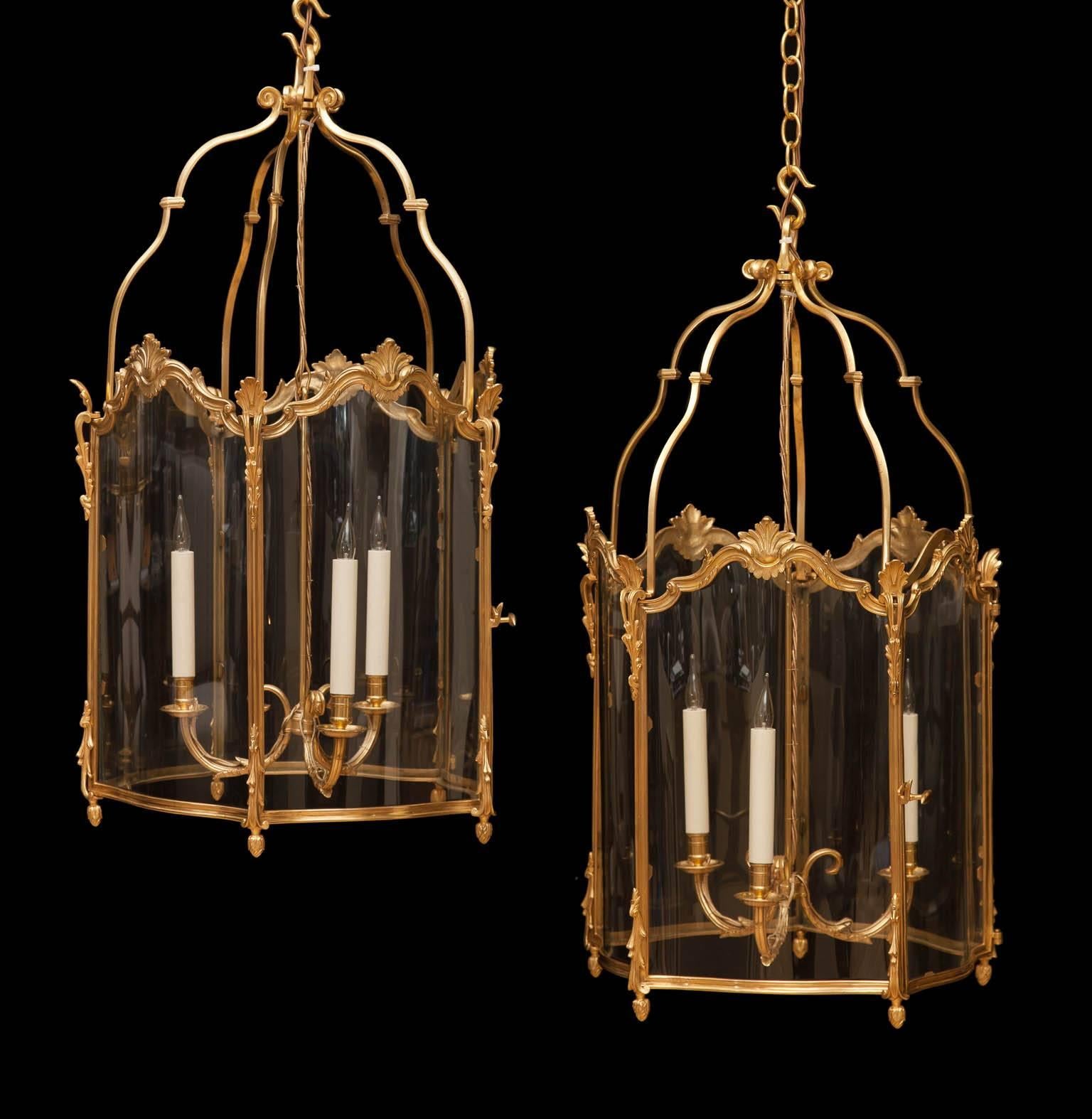 Pair of Large 19th Century Louis XV Style Gilt Bronze Lanterns For Sale 3