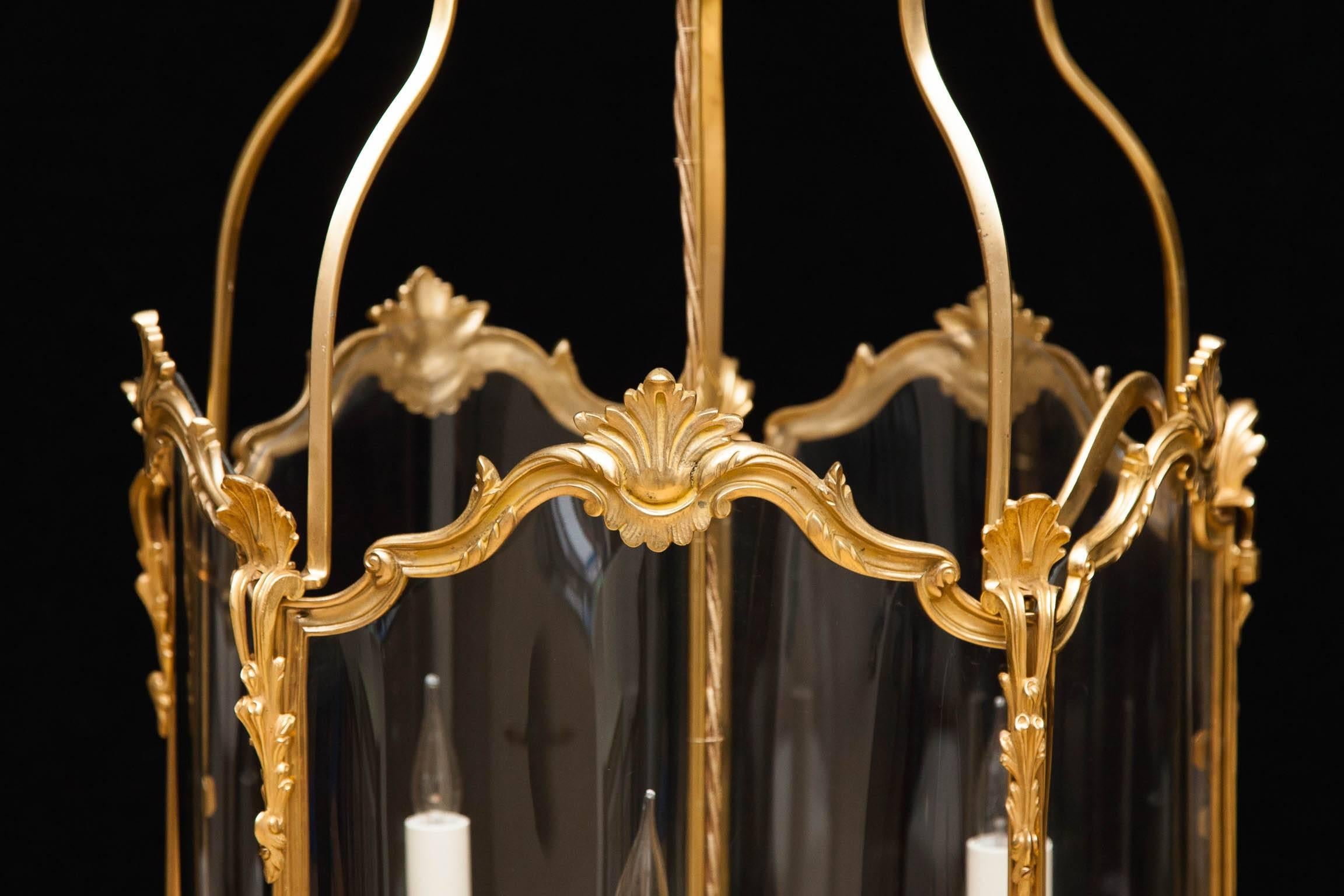 Pair of Large 19th Century Louis XV Style Gilt Bronze Lanterns For Sale 4