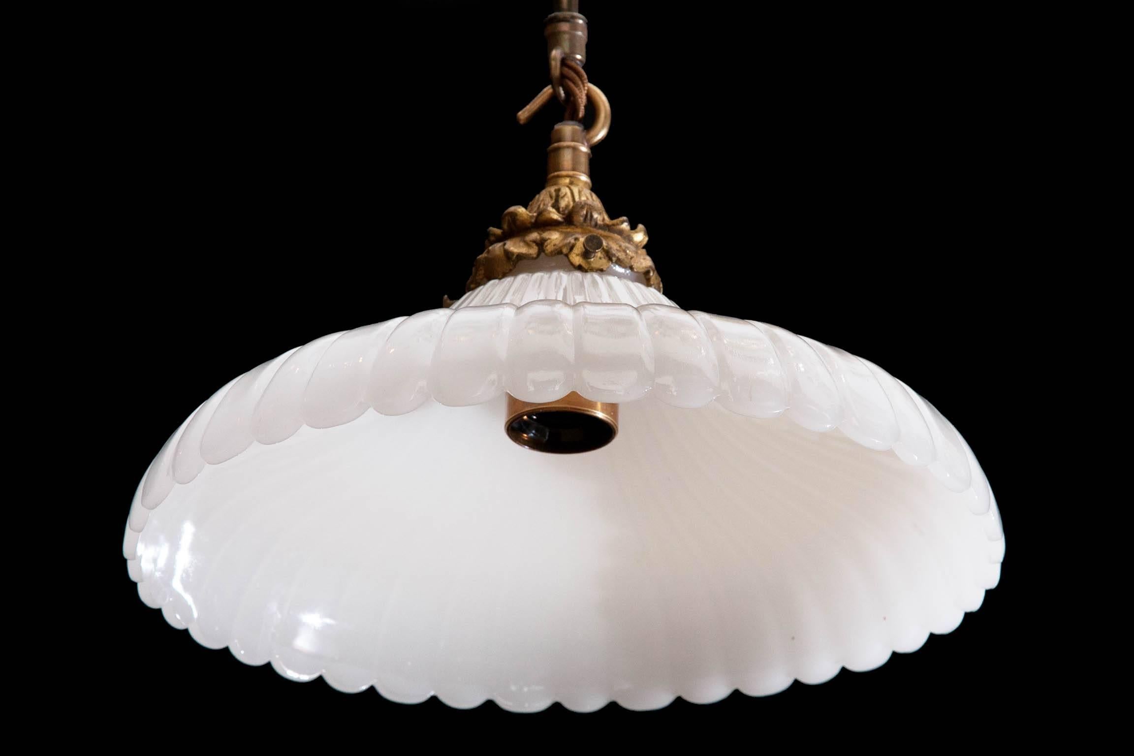Victorian Late 19th Century English Ribbed Milk Glass Dish Light with Scalloped Edge For Sale