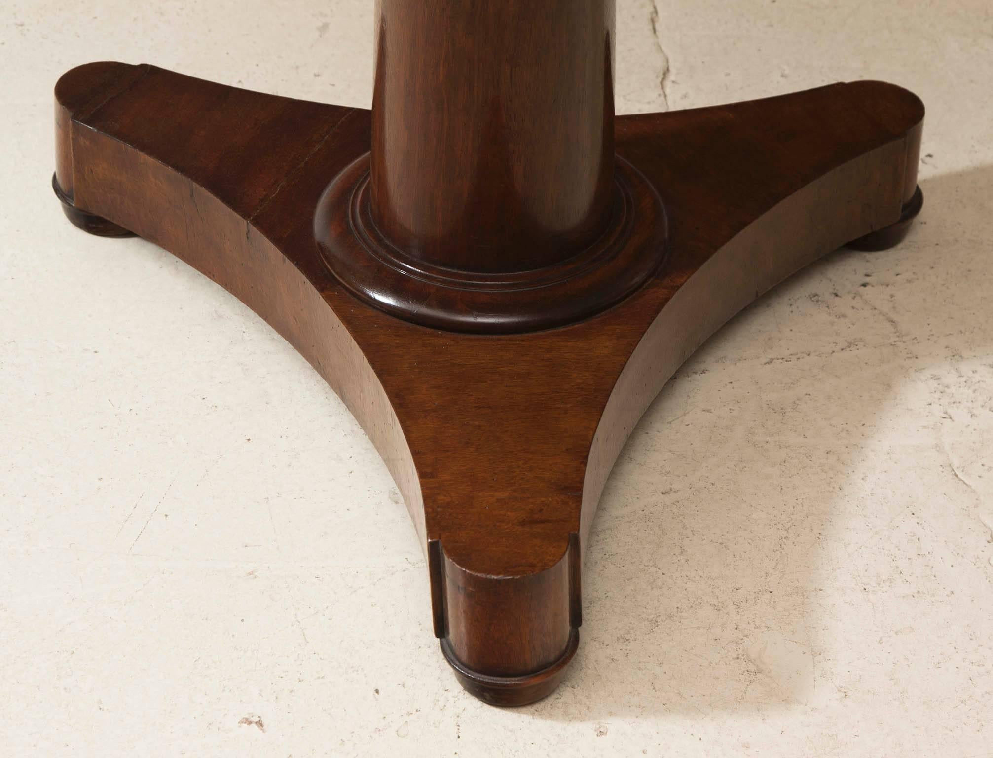 Restauration Mahogany Guéridon with Black Fossil Marble Top In Good Condition In London, GB