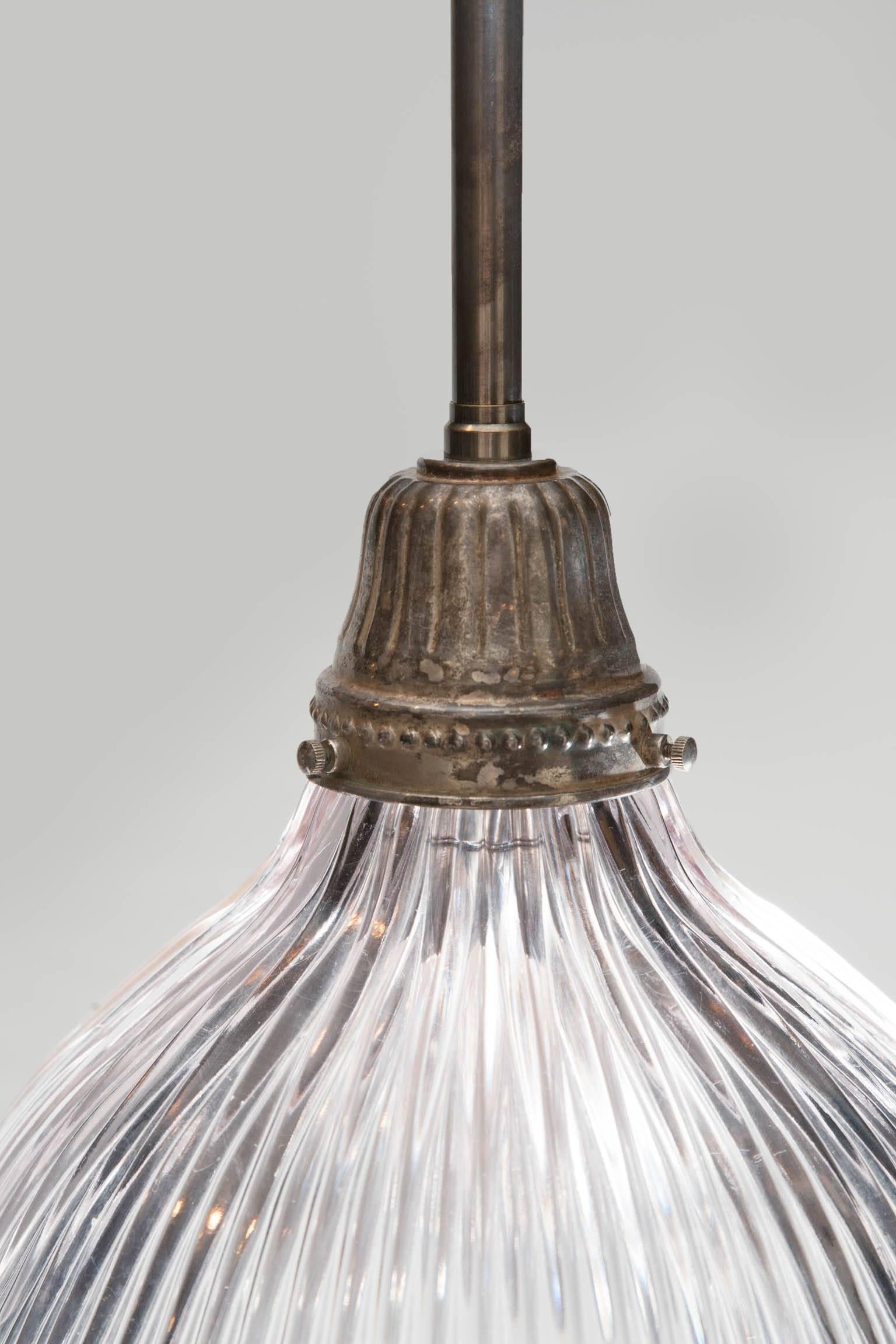 With antique silver fitting and fixed rod. Currently electrified for the UK. 

Total height with rod: 73 cm (28¾