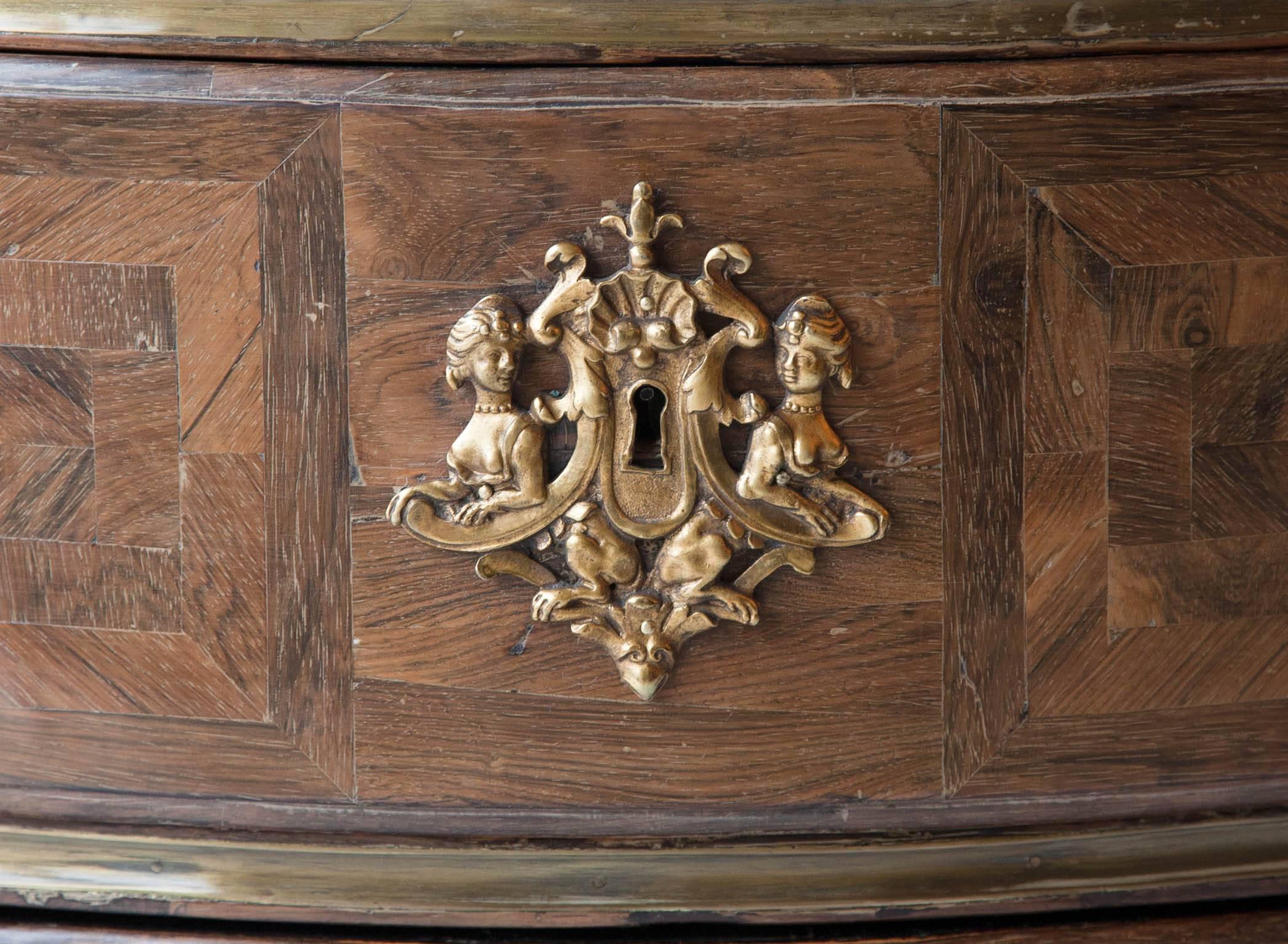 French 18th Century Rosewood Commode 'À Façade Cintrèe' For Sale