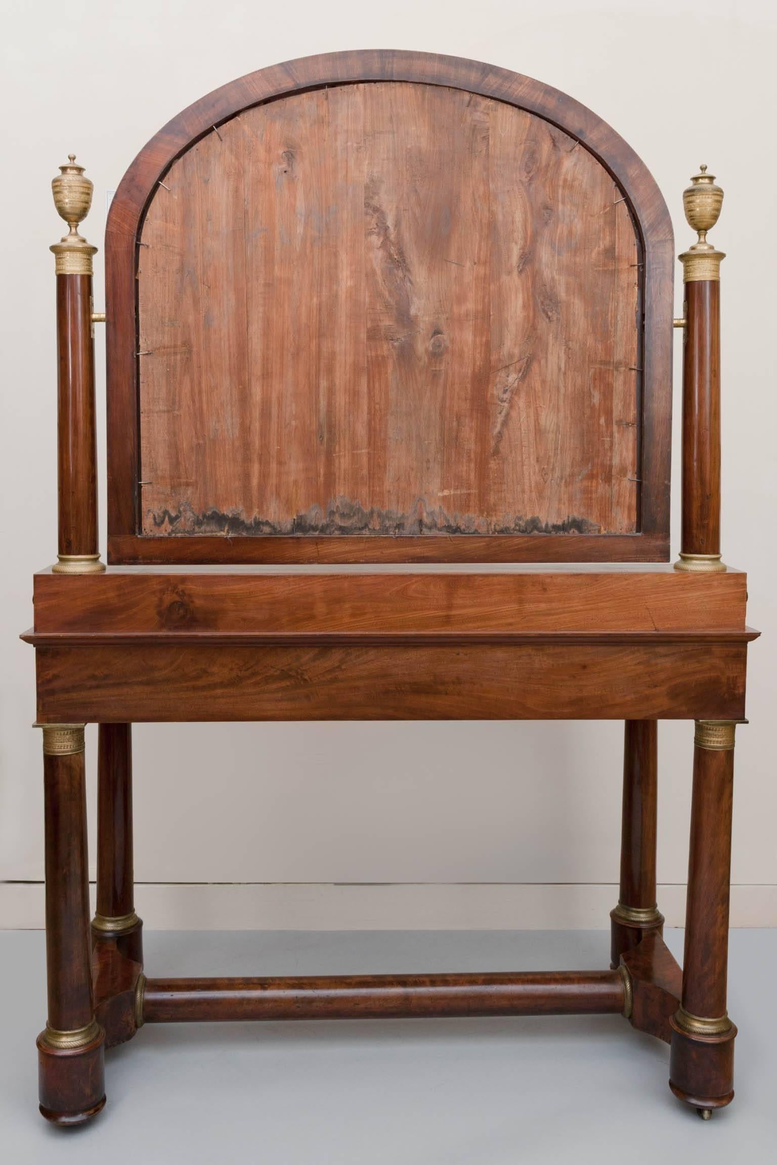 Elegant First Empire Flame Mahogany Dressing Table of Unusual Proportions In Good Condition For Sale In London, GB