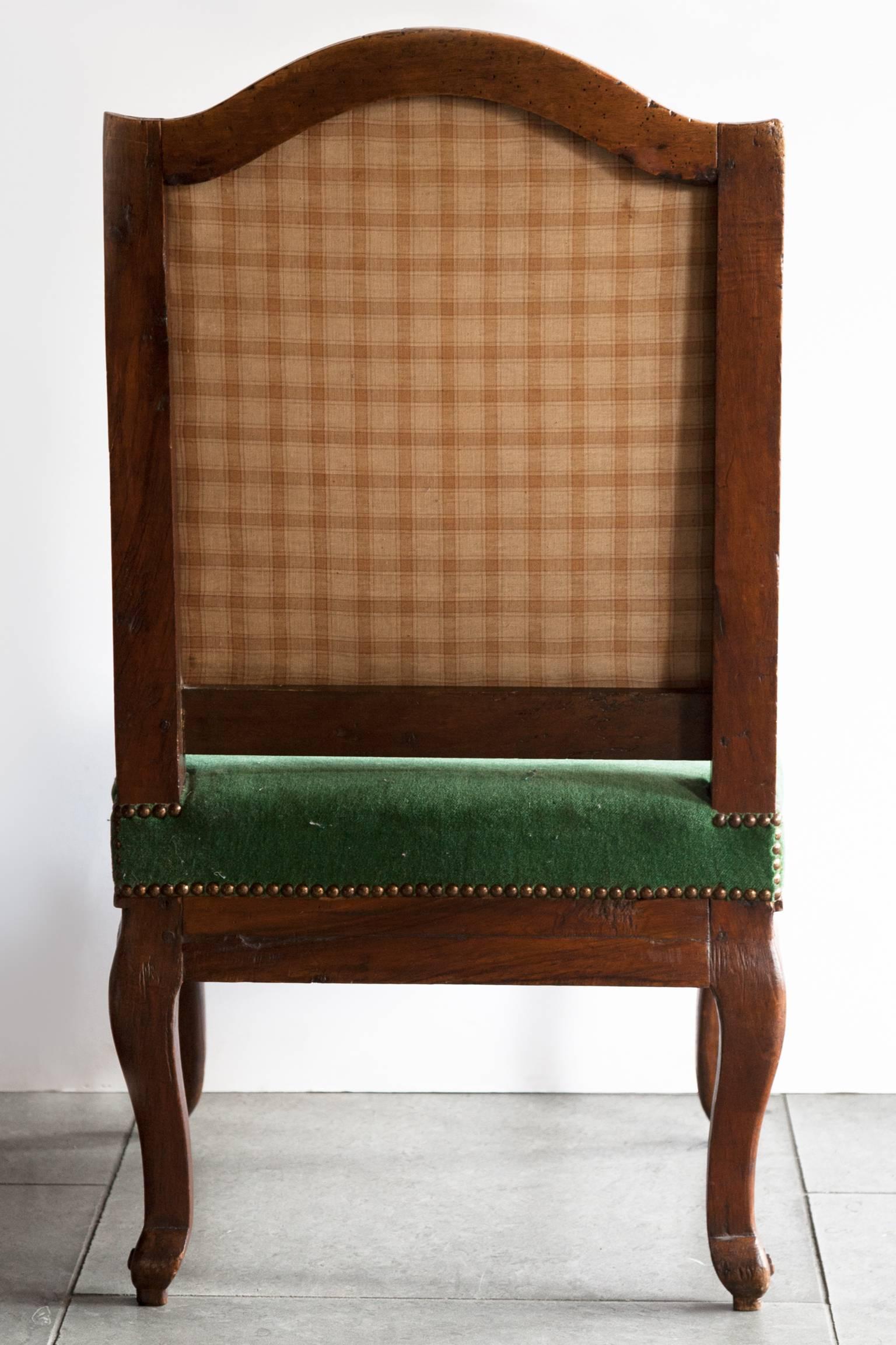 Mid-18th Century Pair of Louis XV Walnut Chairs with Shaped Backs, France, circa 1750