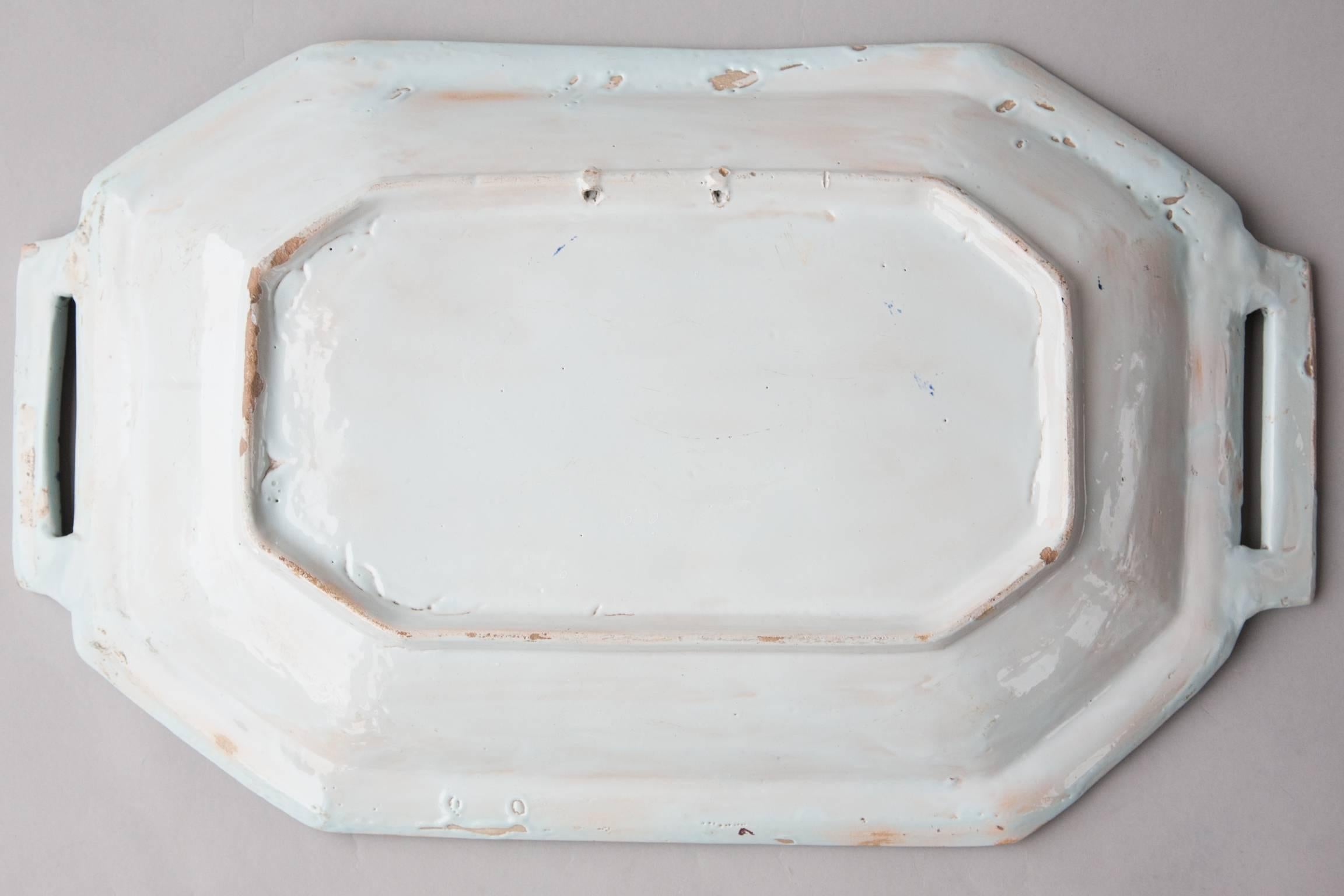 Important Early 18th Century Octagonal Faience Platter or 'Bannette', Rouen For Sale 5