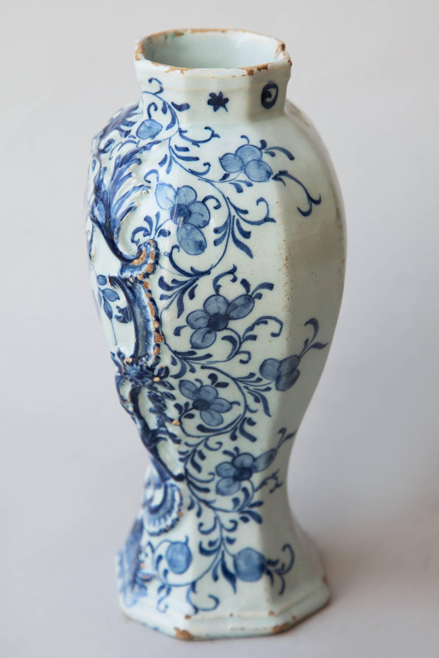 18th Century Octagonal Baluster Delft Vase For Sale 1