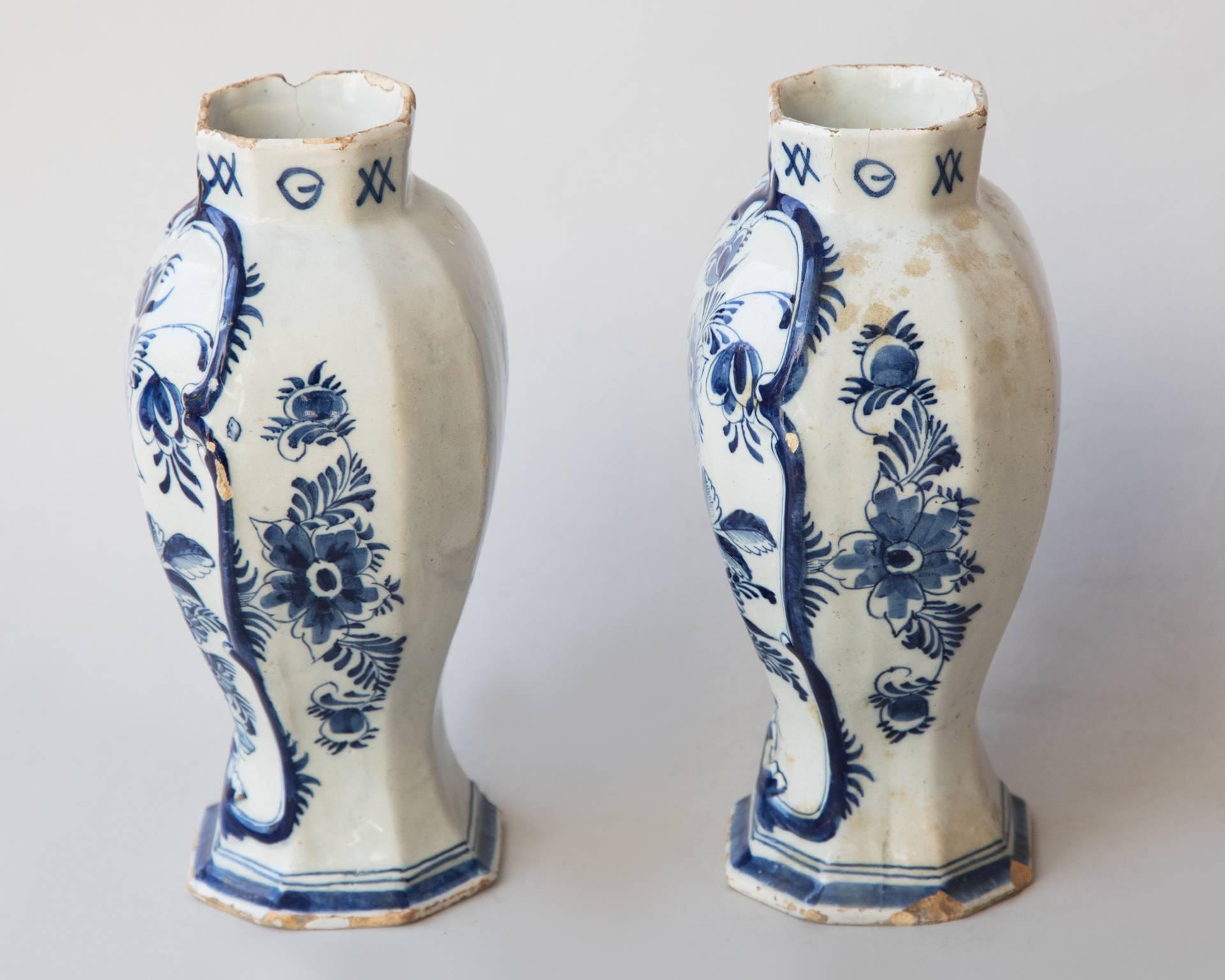 Rococo Pair of 18th Century Octagonal Baluster Delft Vases For Sale