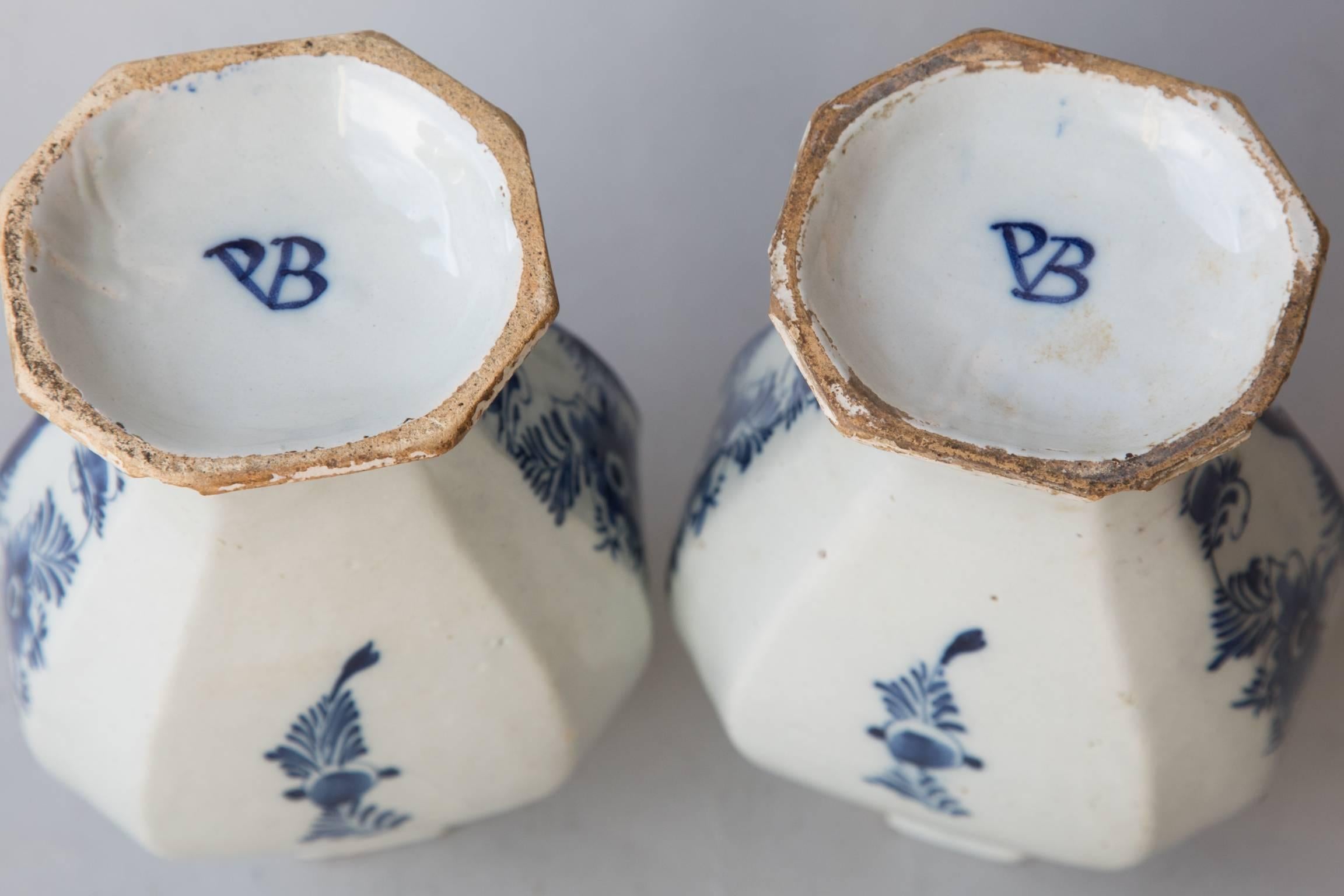 Pair of 18th Century Octagonal Baluster Delft Vases For Sale 3
