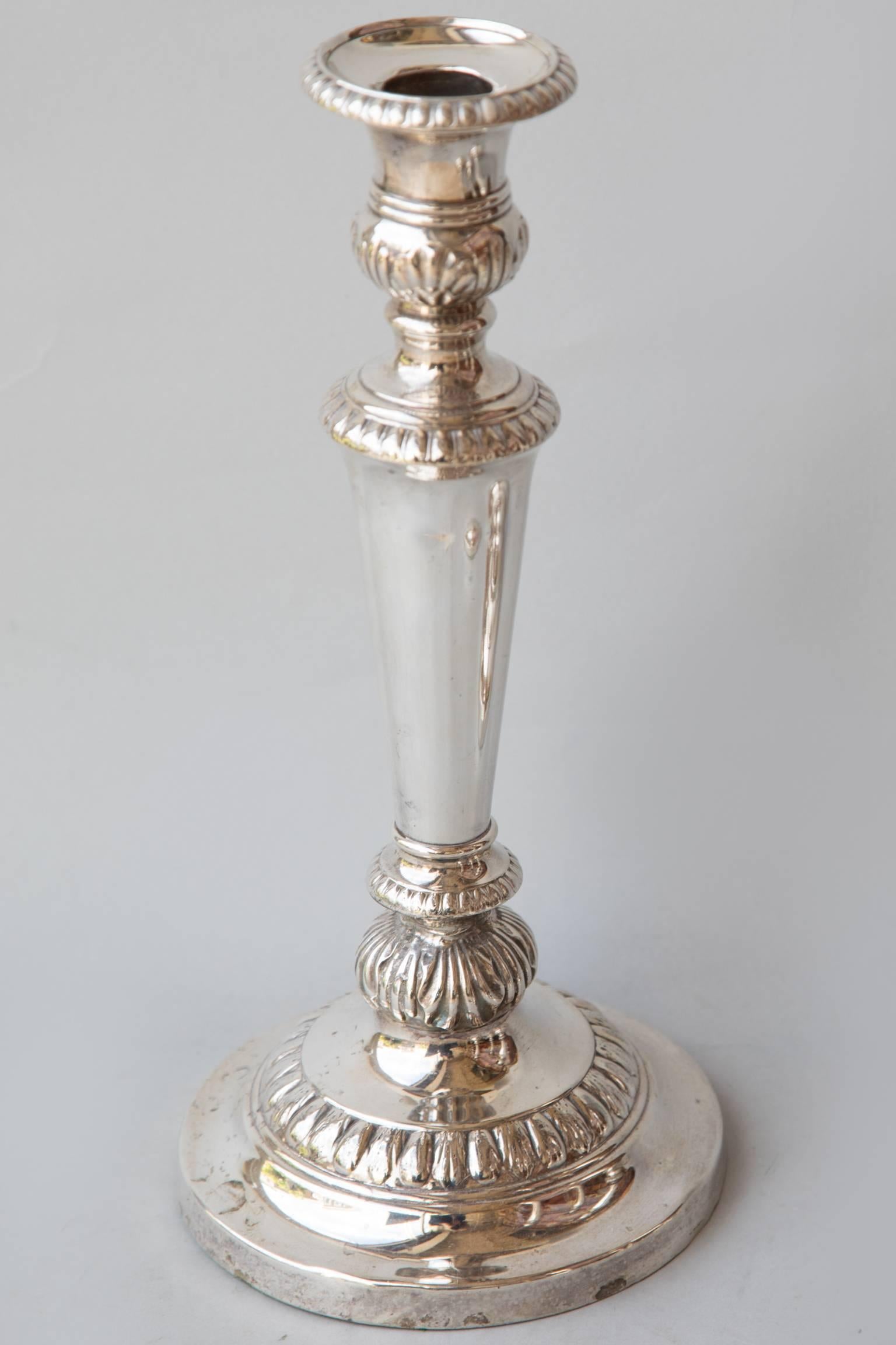 Set of Four English George III Style Sheffield Silver Plate Candlesticks In Good Condition For Sale In London, GB