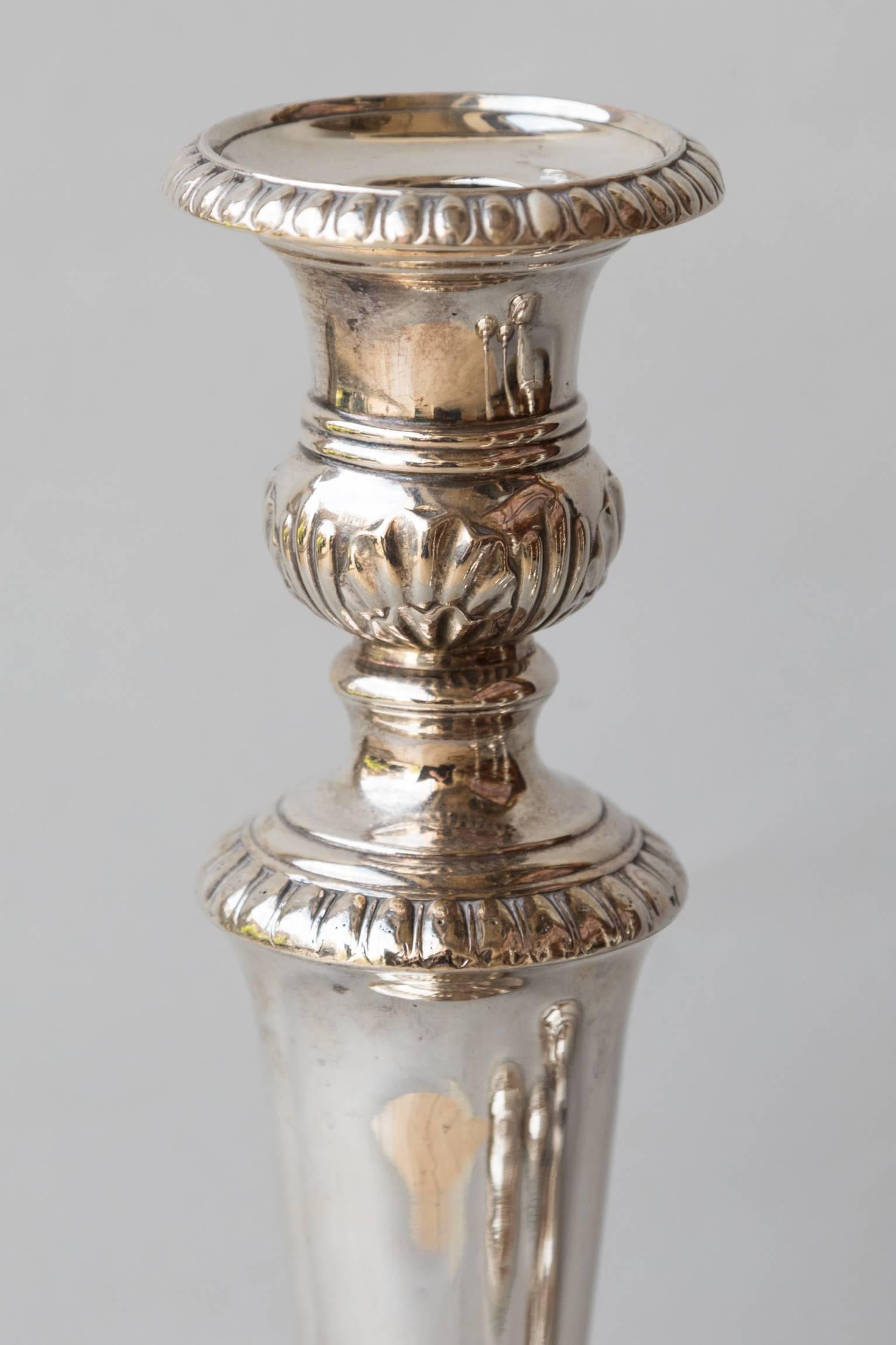 20th Century Set of Four English George III Style Sheffield Silver Plate Candlesticks For Sale