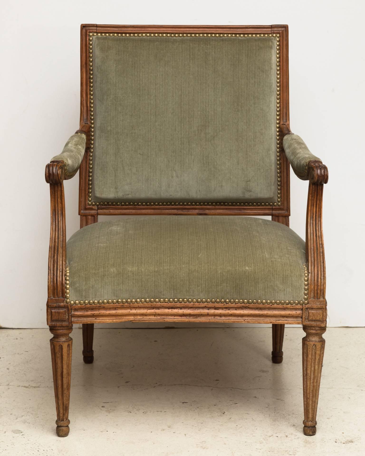 Beech frame square backed armchair with carved and fluted legs. Upholstered in sage green velvet.
Stamped by the maker, Pierre. Bernard: reçu maître on January 24th, 1766, coming from a family of ébènistes, specializing in the manufacture of