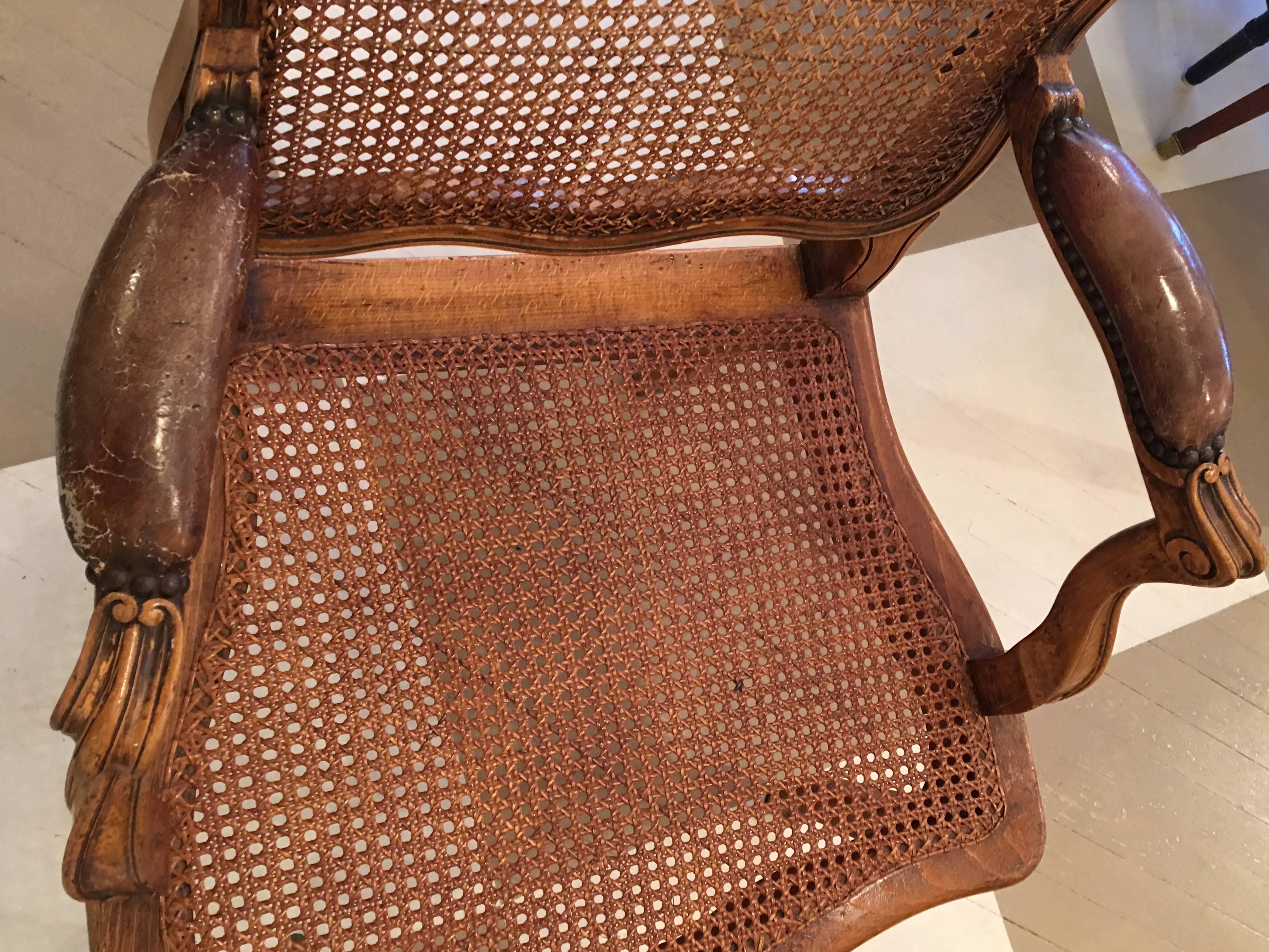 Paar französische Sessel aus Obstholz im Louis-V-Stil des 19. Jahrhunderts im Zustand „Hervorragend“ im Angebot in Southampton, NY