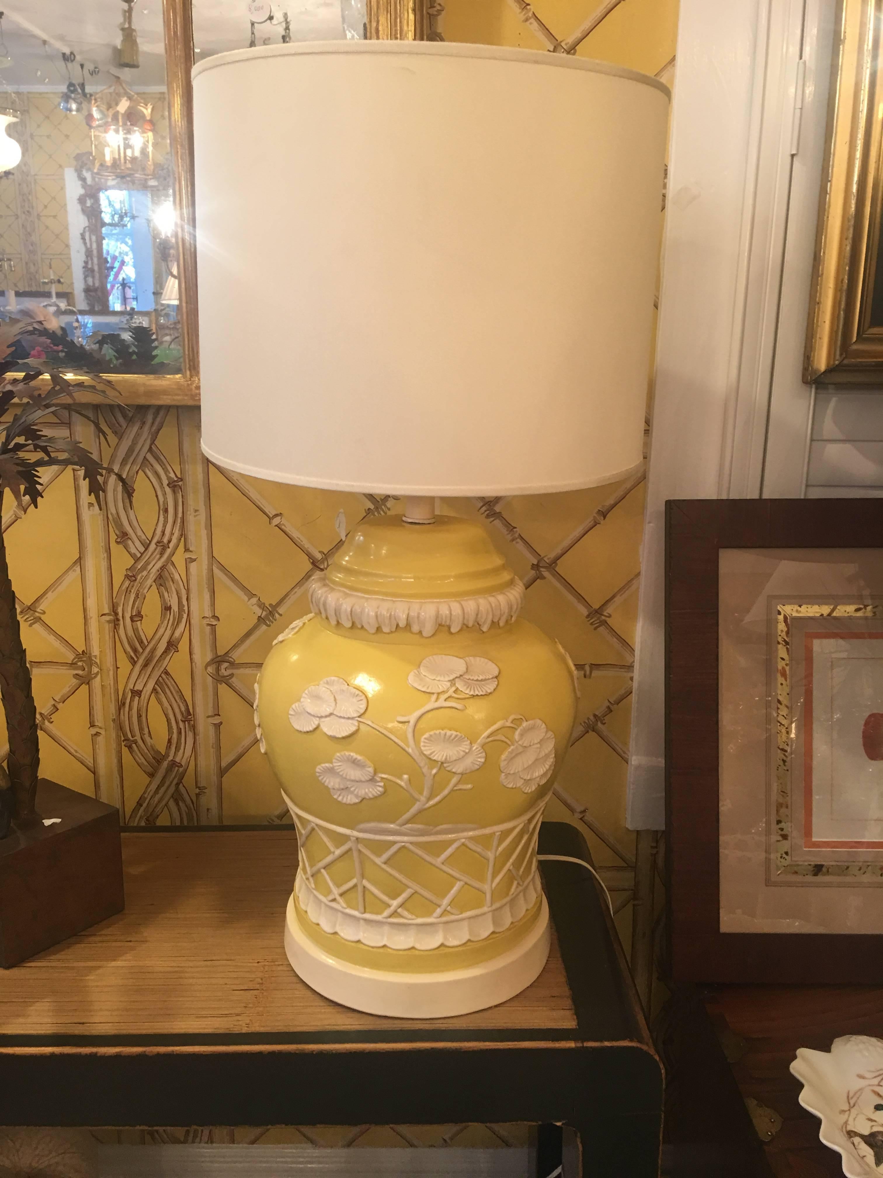 20th Century Pair of Midcentury American Yellow and White Chinese Style Lamps