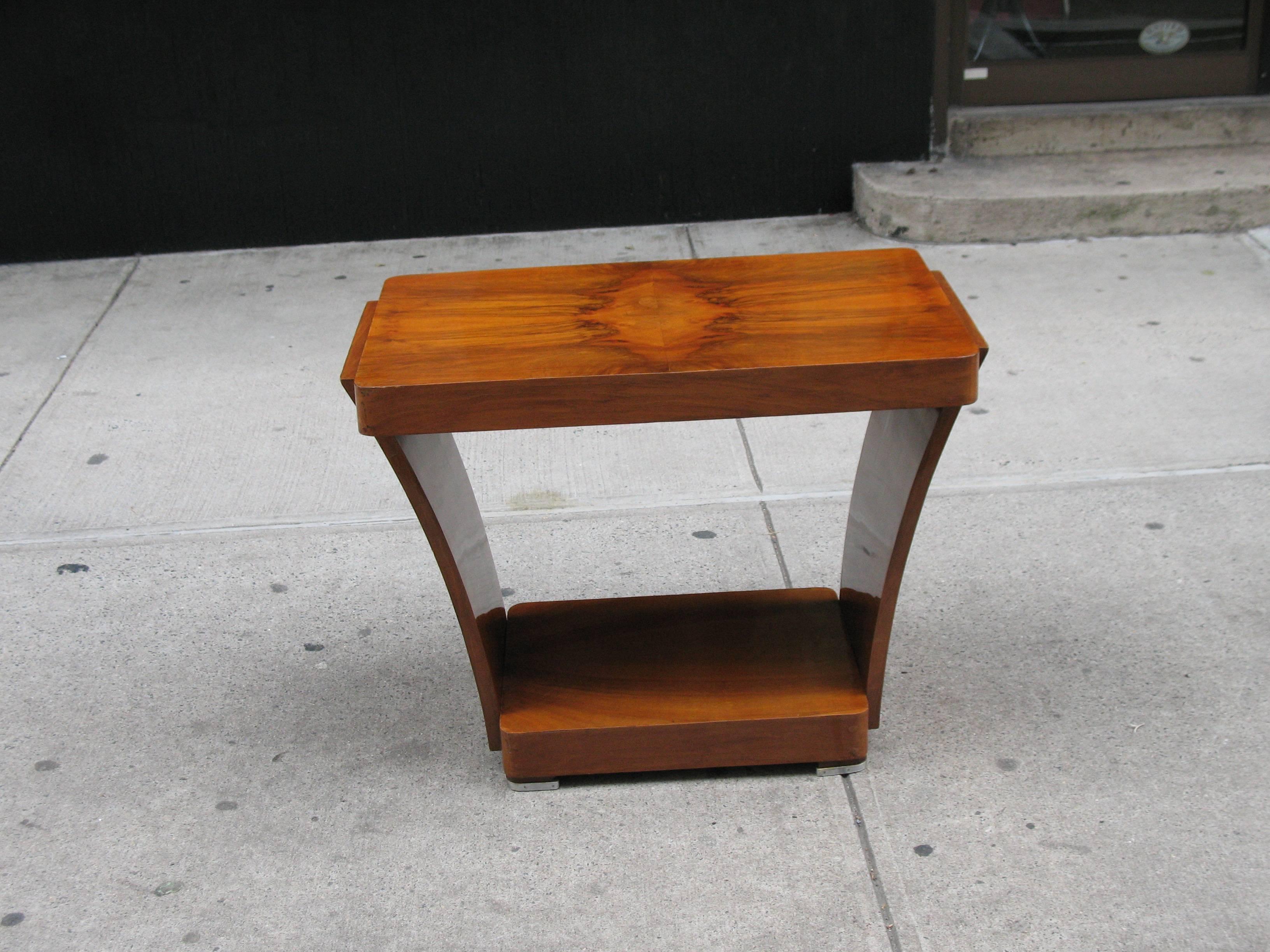 FROM OUR NEW MID -CENTURY MODERN & ART DECO SHIPMENT:
Unusually designed French Mid-Century Modern side table.
Walnut veneered on beech tree in book match pattern.
Concave supports. Feet with nickel molding.
Shellac-based French