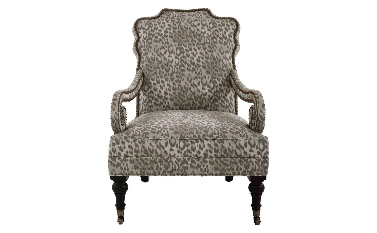 Upholstered in Fernando-alabaster linen
fabric content: 100% Linen
black walnut wood finish
antique brass nailheads 
antique brass casters 
sustainable construction 

Dimensions:
overall: 27
