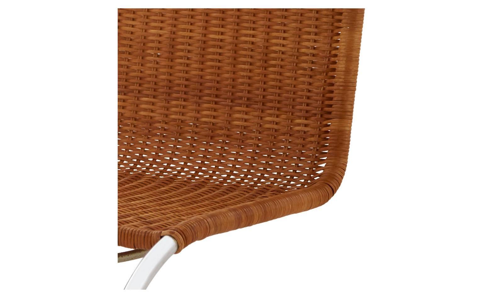 Mr10 chair
Designed by mies ven der rohe
Chrome frame
Wicker seat and back
Mid-20th century
American
Set of four available (priced individually)

Dimensions
Overall: 18