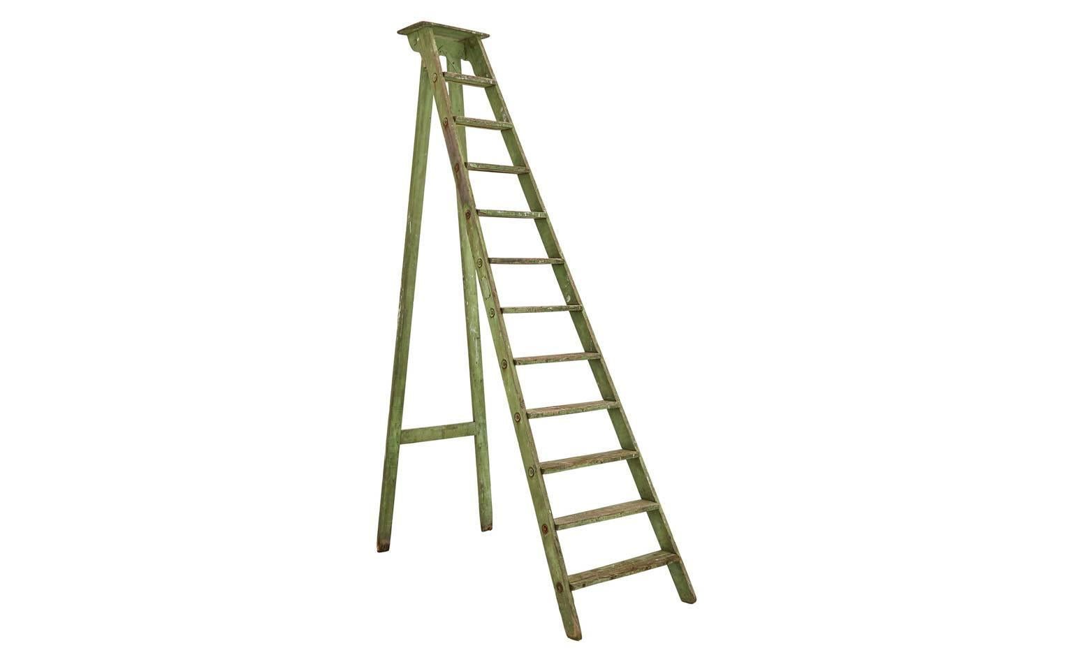 French Wood Ladder In Good Condition In Chicago, IL