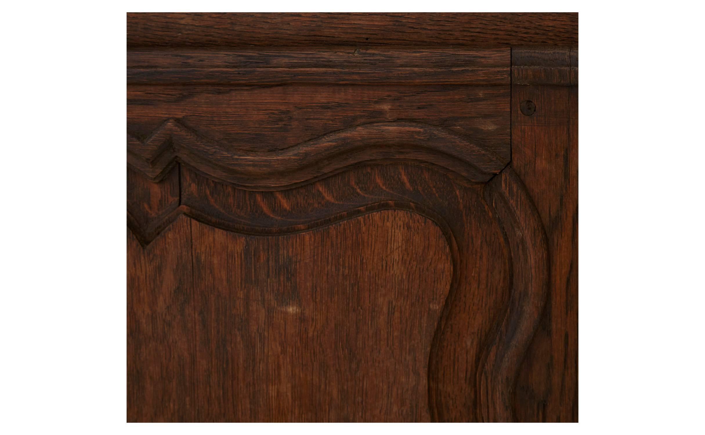 •Oak
•Drawers and shelves
•20th century
•Spain
•Measure: 17D x 23.5W x 35H