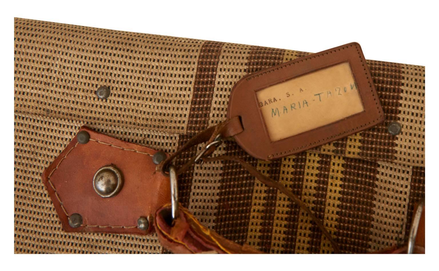 •Tweed wrapping
•Leather corners
•20th century
•Spain

Dimensions:
8.5