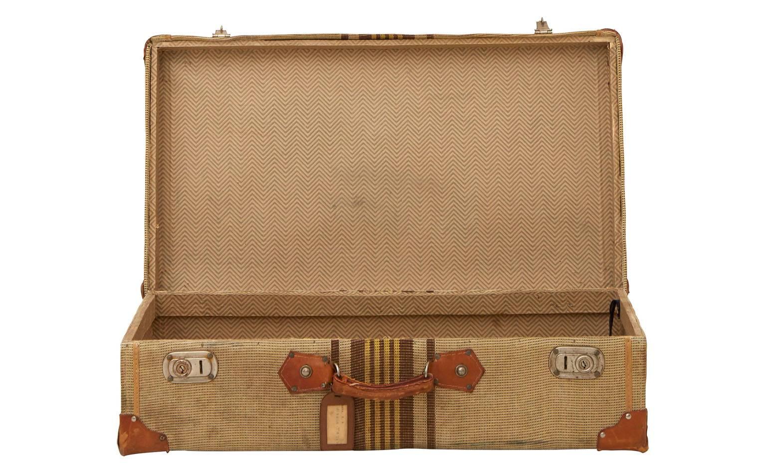 Spanish Suitcase In Good Condition In Chicago, IL