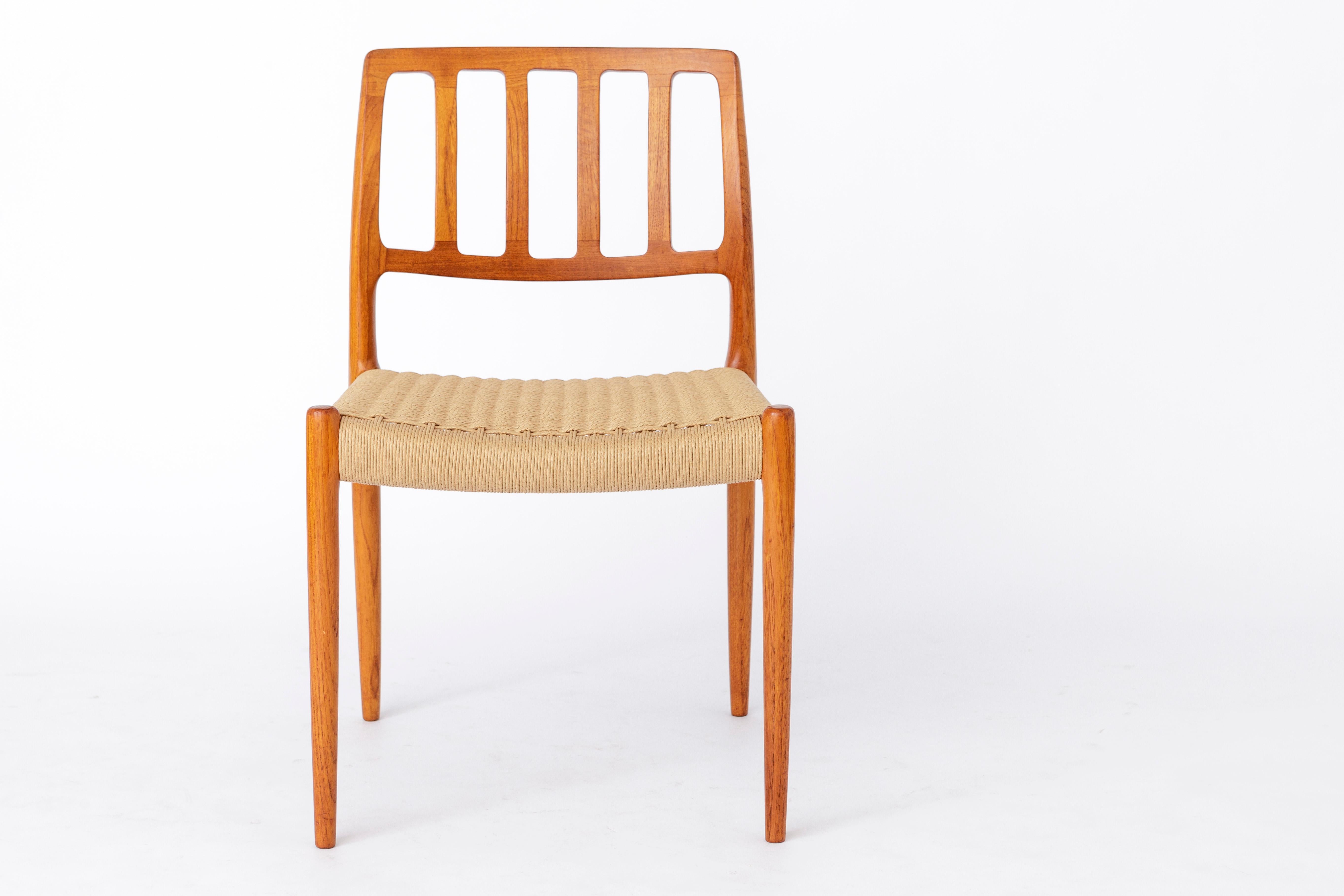 Teck Ensemble de 6 chaises Niels Otto Møller Model 83 - Chaises de salle à manger danoises en teck, années 1970 en vente