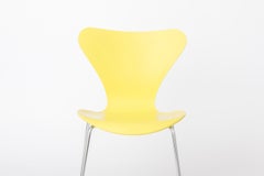 Silla Serie 7 de Arne Jacobsen, modelo 3107 Silla amarilla de Fritz Hansen 1990s