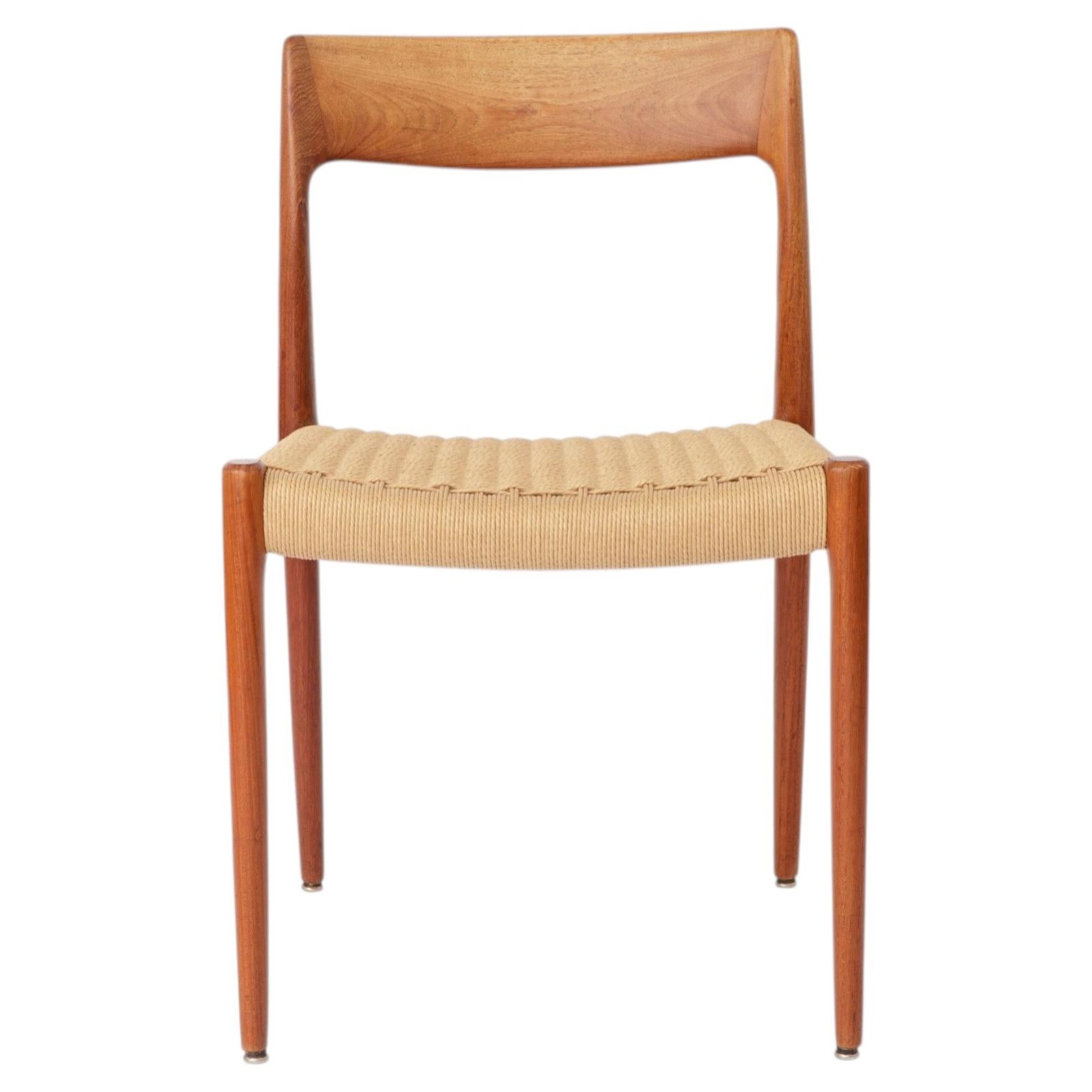 1 sur 3 : Chaise de salle à manger en teck « Modèle 77 » de Niels Otto Møller, cordon en papier danois, années 1960 en vente