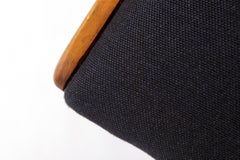 Coppia di poltrone vintage in legno di faggio, anni ’60–’70, rivestimento blu scuro