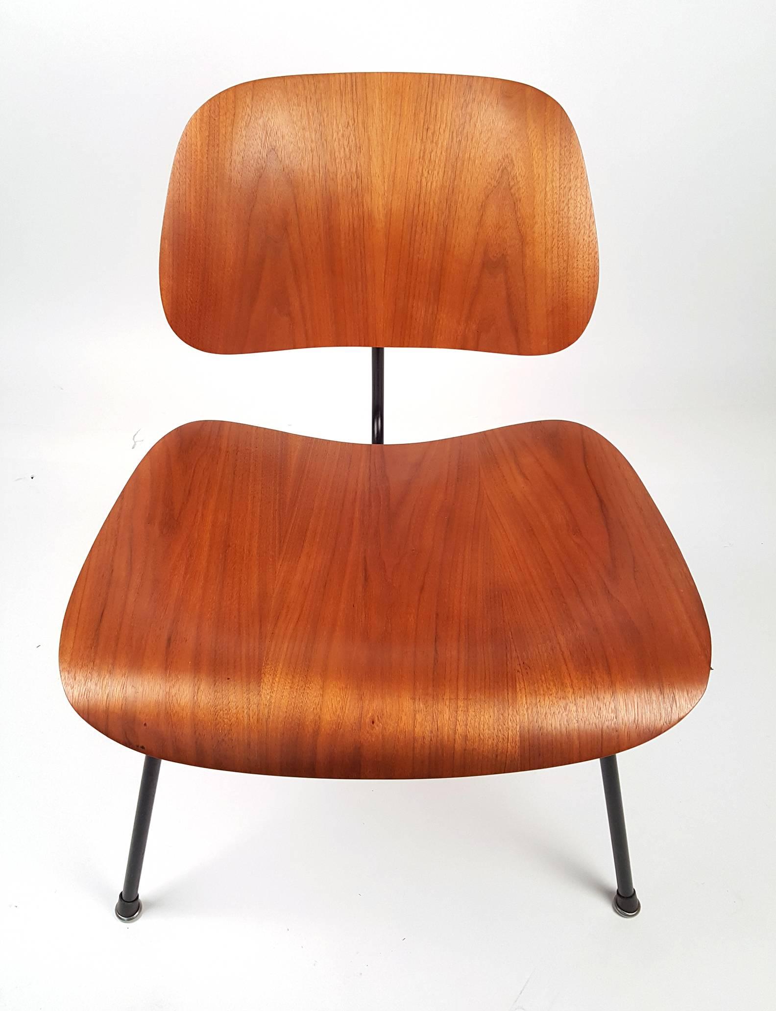 Mid-Century Modern Charles Eames LCM Chair for Herman Miller, 1950s walnut and black