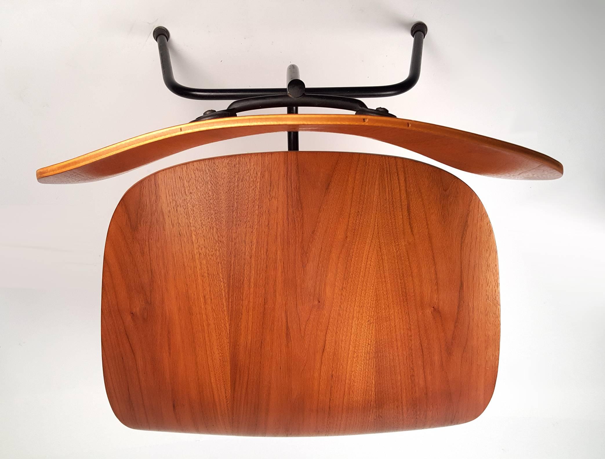 Charles Eames LCM Chair for Herman Miller, 1950s walnut and black In Excellent Condition In Dallas, TX