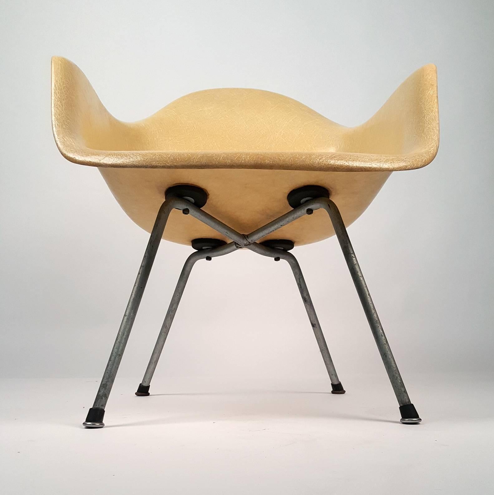 Mid-Century Modern Eames LAX Armshell Lounge Chair For Sale