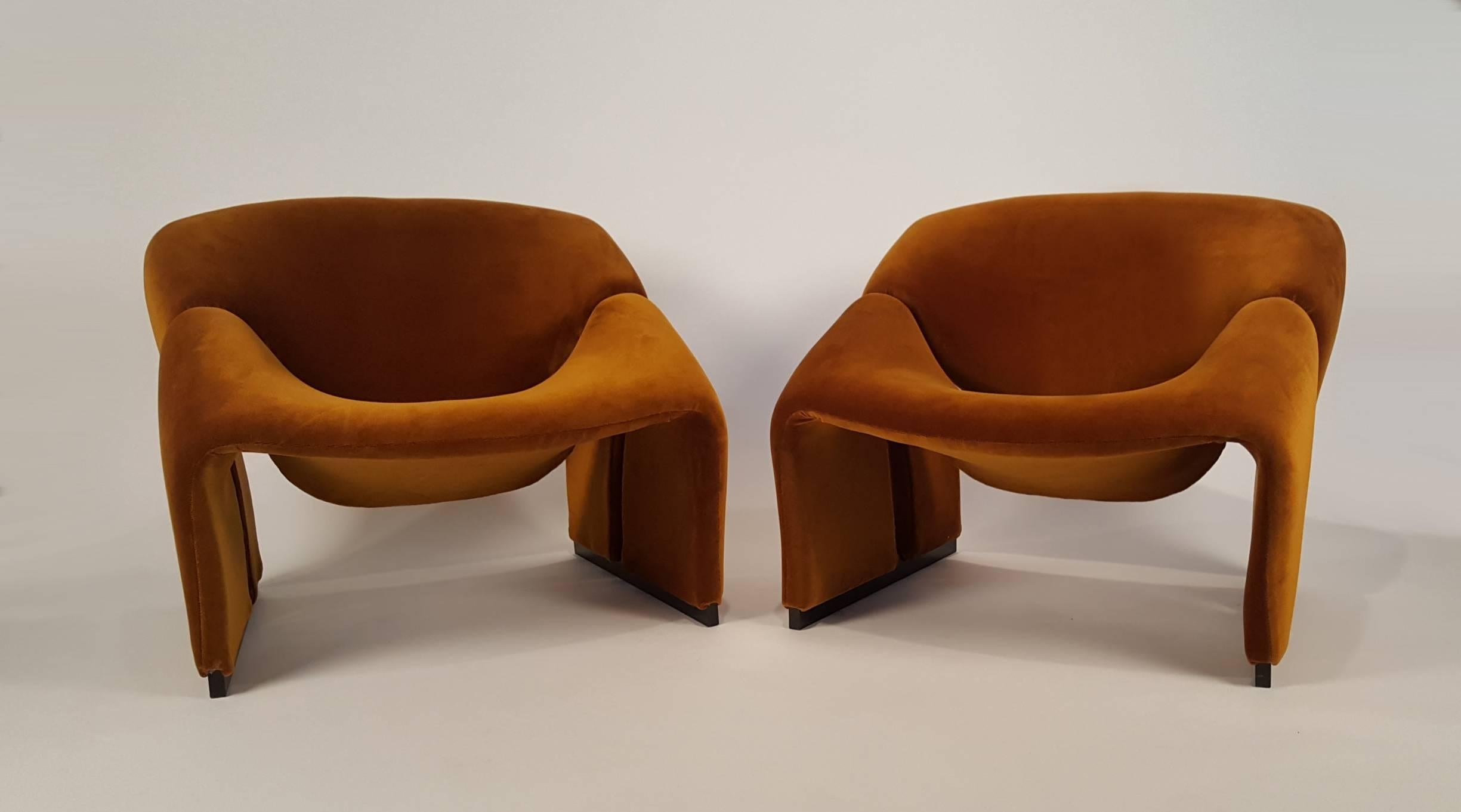 Early pair of French lounge chairs by Pierre Paulin for Artifort.
New velvet upholstery and foam over steel frame. The way that the sculpted ribbons of foam envelop the body is extremely comfortable.