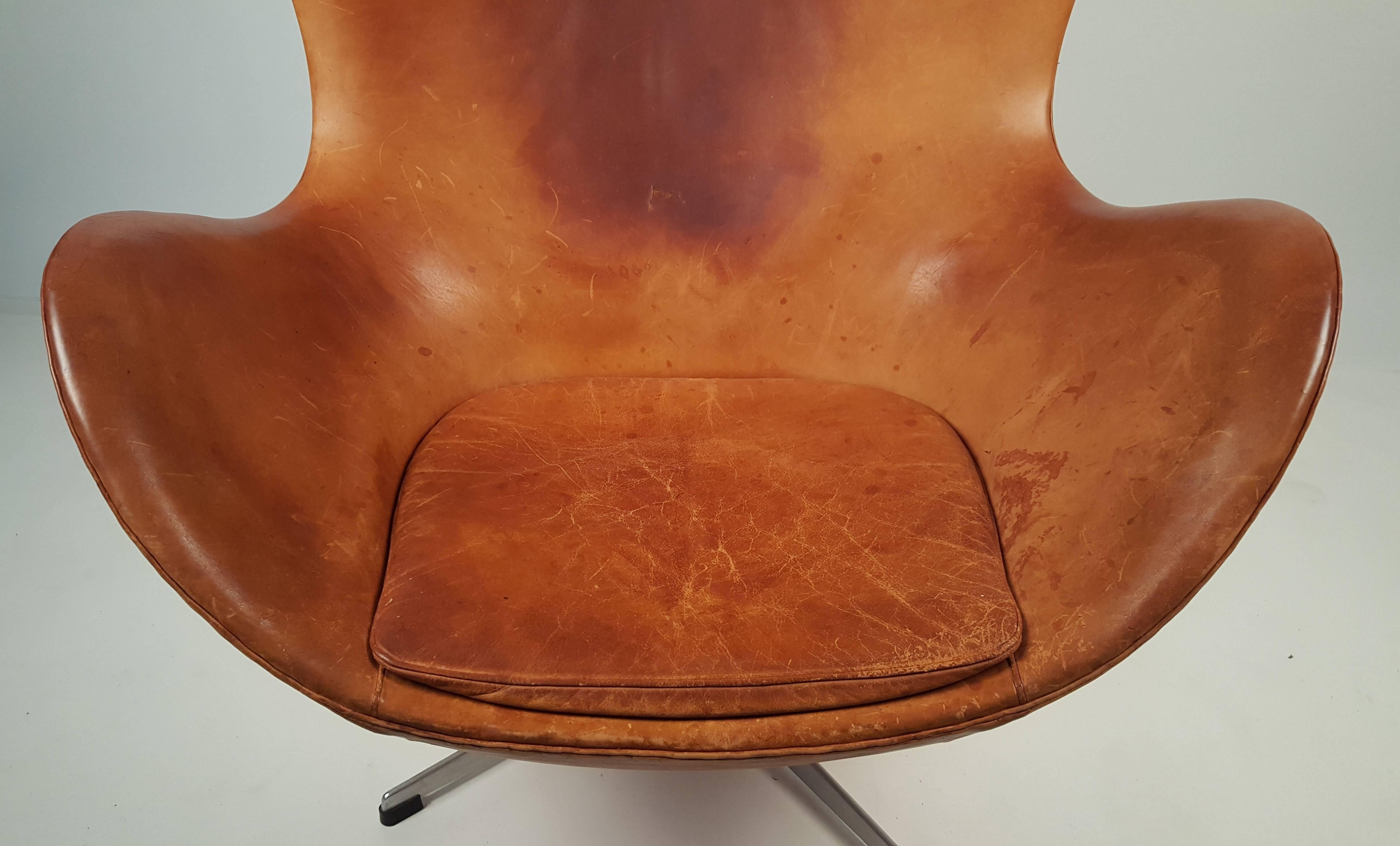 Scandinavian Modern Arne Jacobsen Cognac Leather Egg Chair and Ottoman for Fritz Hansen
