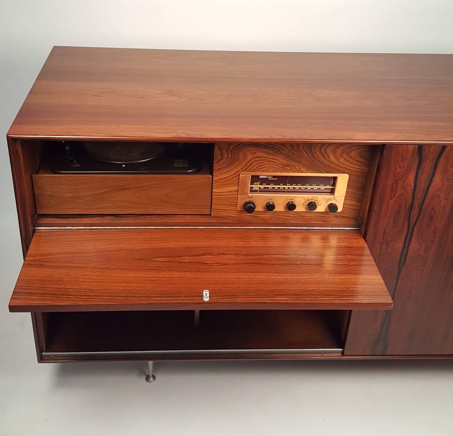 George Nelson Brasilianischer Palisander Thin Edge Stereo Cabinet (Mitte des 20. Jahrhunderts)