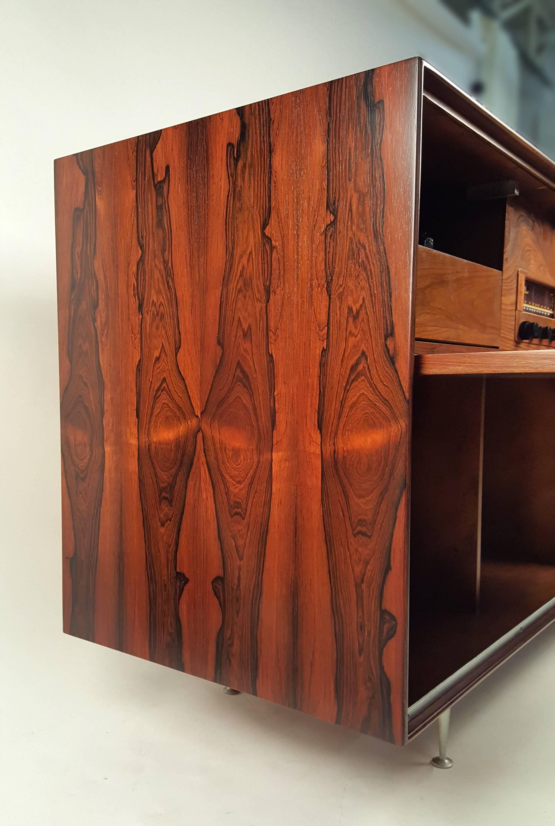Mid-Century Modern Cabinet stéréo George Nelson en palissandre brésilien à bords fins