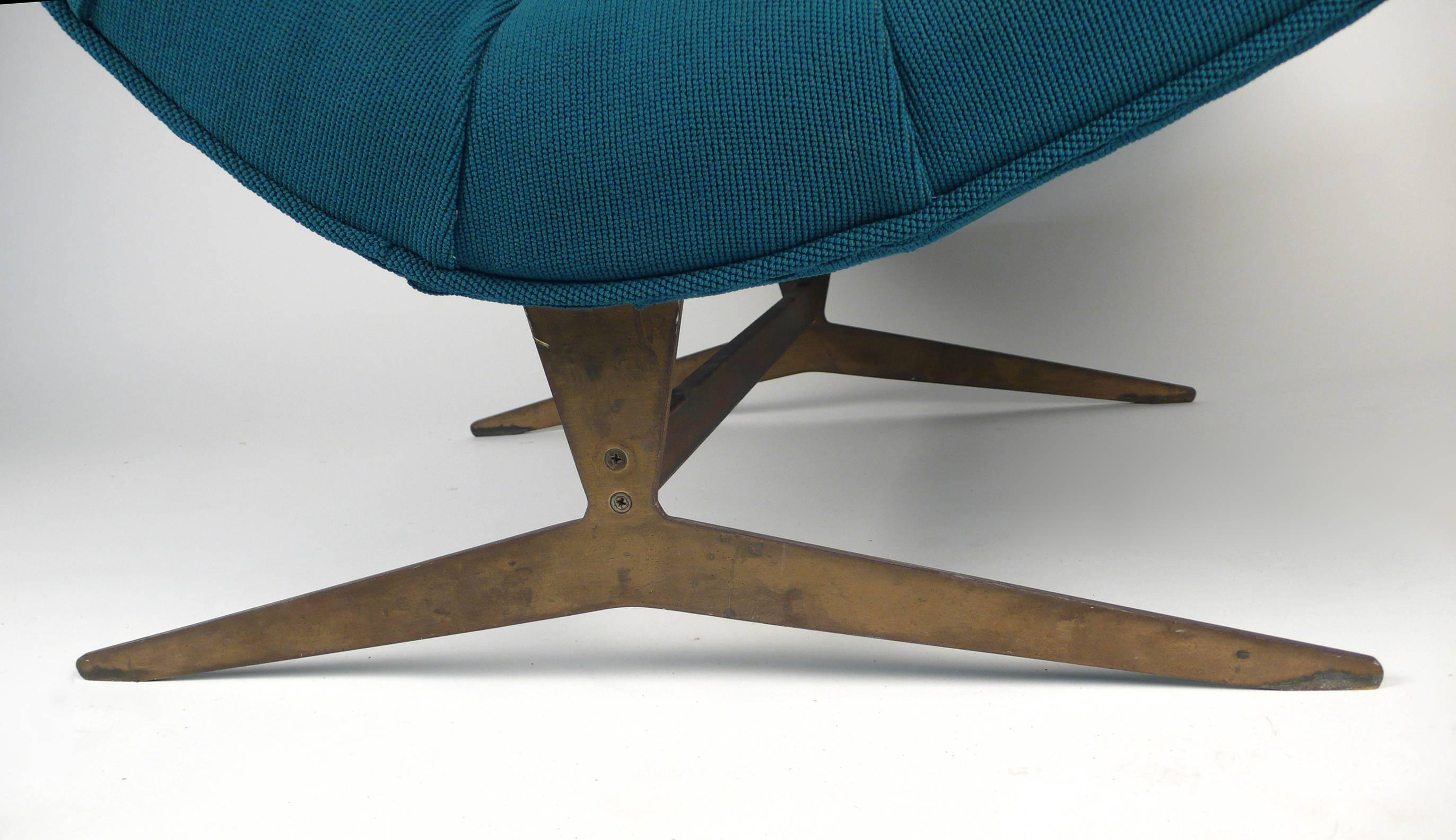 Mid-20th Century 1960s Italian Scoop Lounge Chair with Patinated Bronze Base